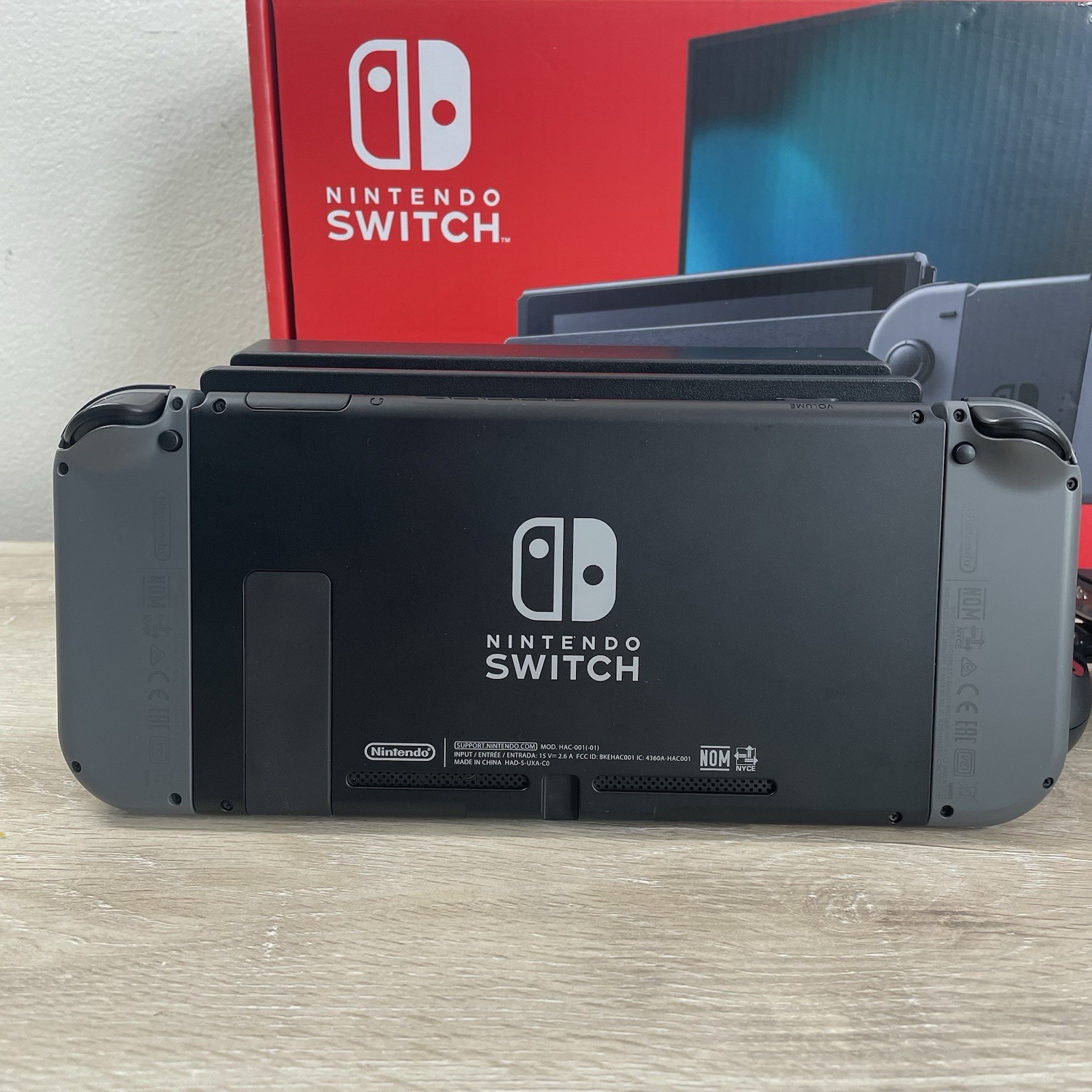 Nintendo Switch Console Bundle w/Gray Joy-Cons Complete In Box CIB – Excellent