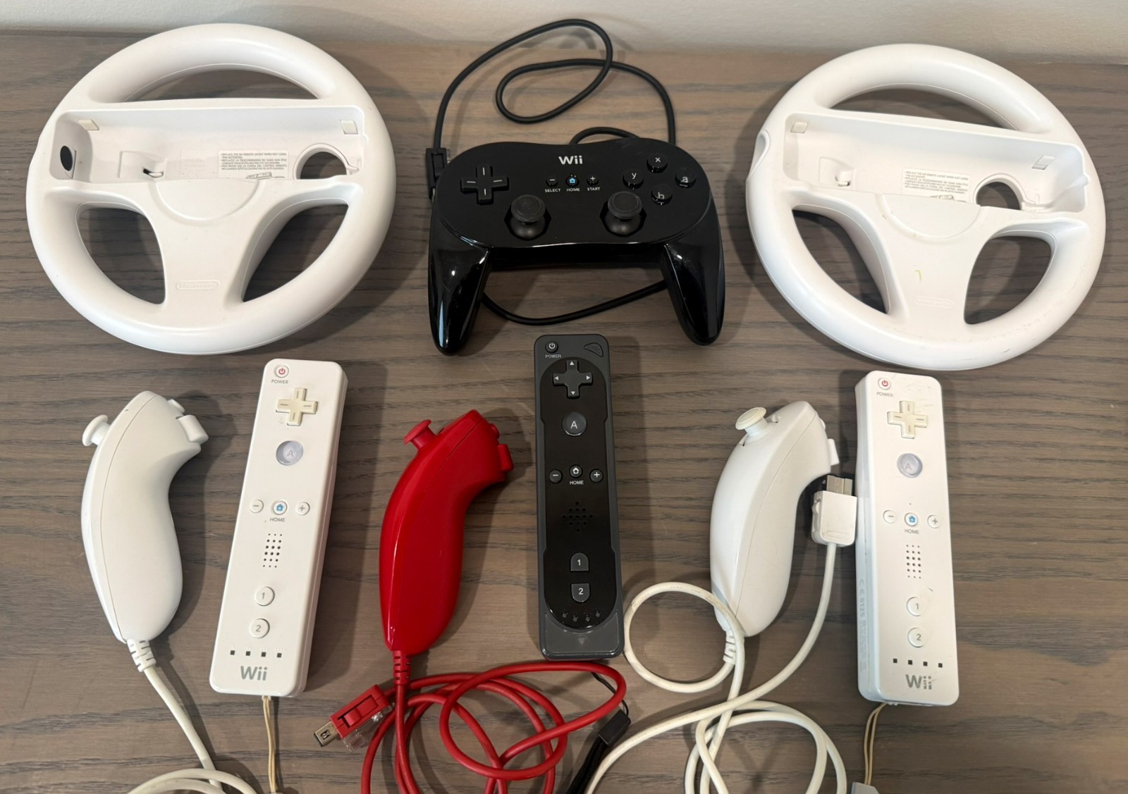 Wii U bundle – Full 32G System, controllers and 26 games