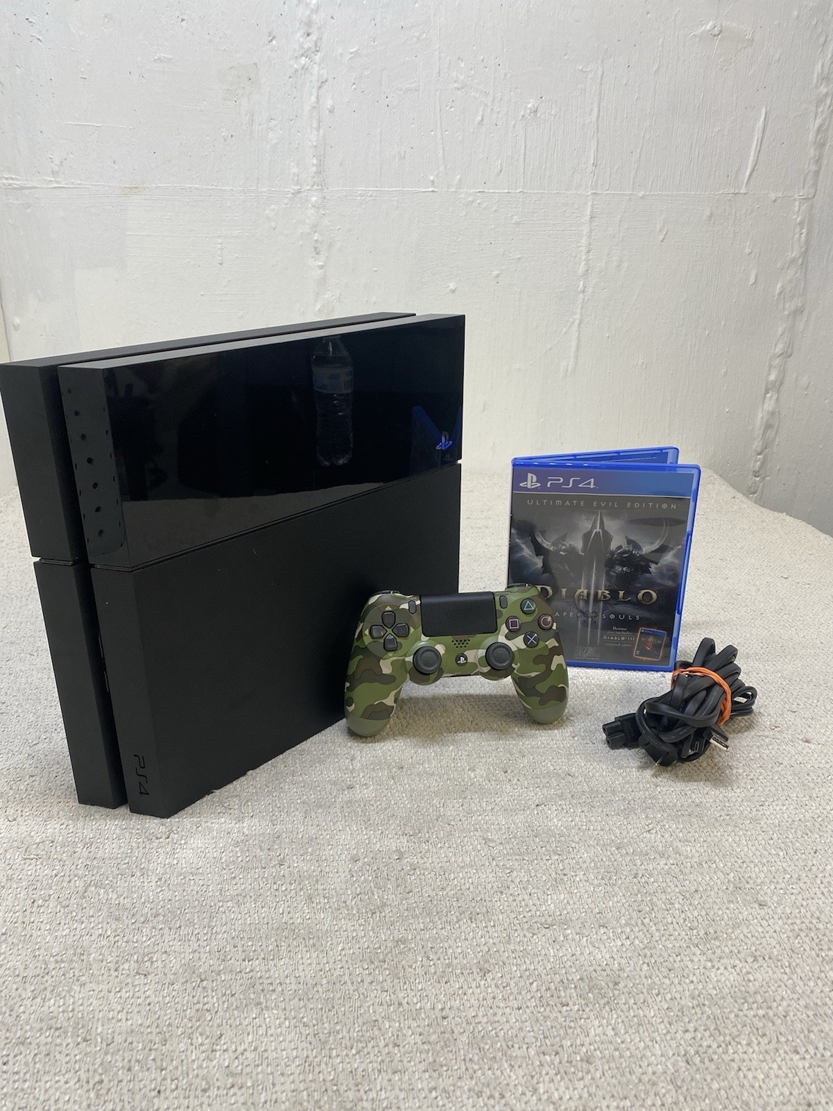 Sony Playstation 1 TB Black Console PS4 W/ Controller, Cords, & Game