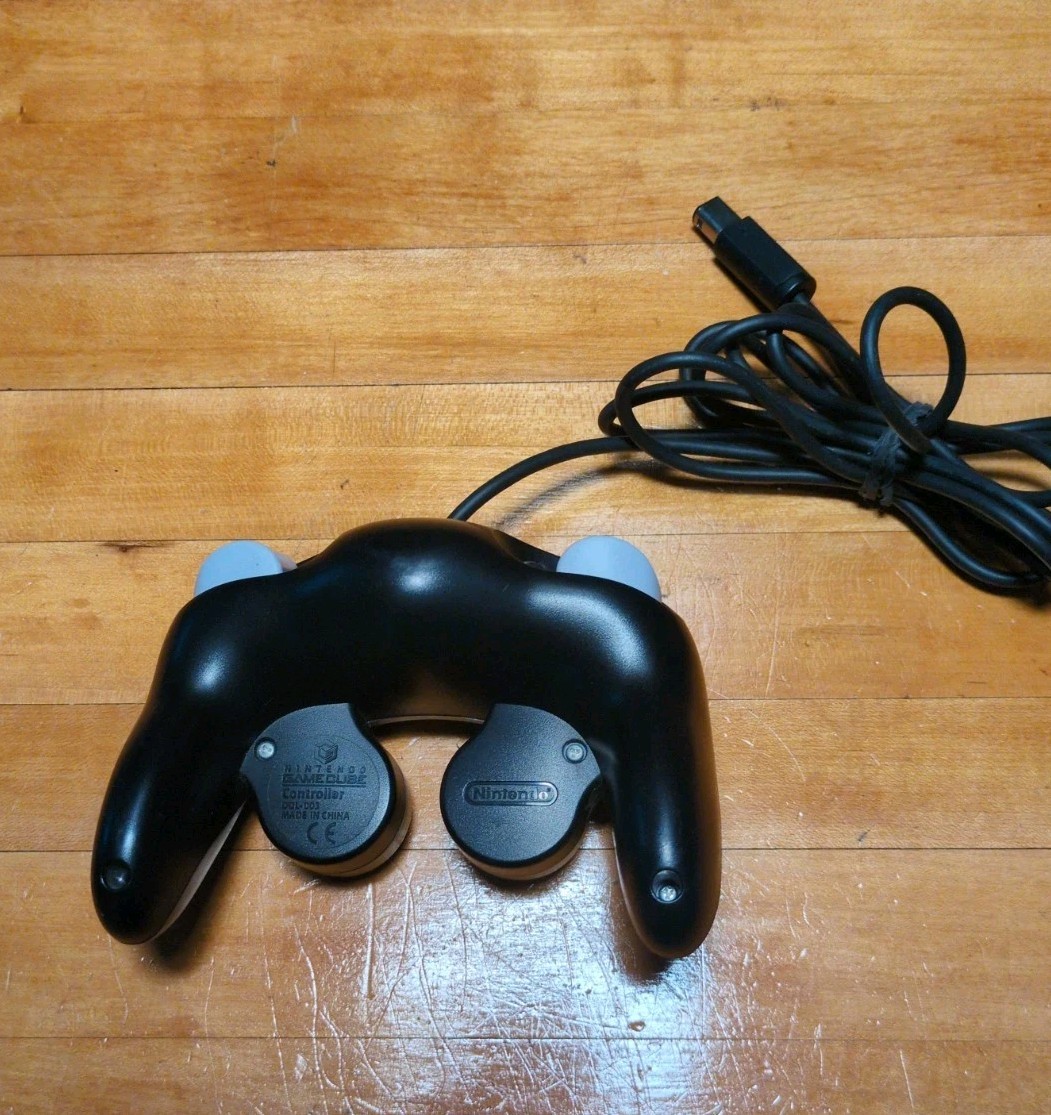 Nintendo GameCube DOL-101 Black Console Bundle – 5 Games