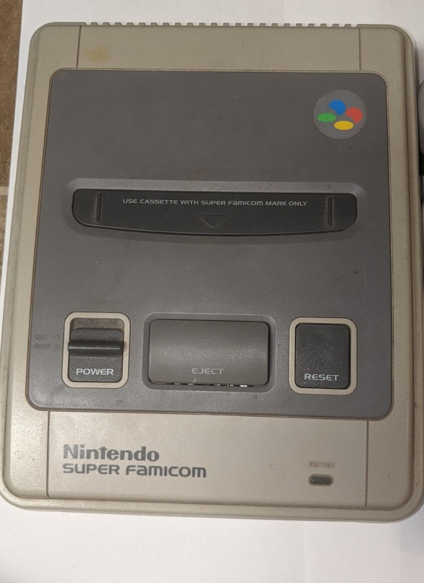Nintendo Super Famicom Console + Super Mario Kart + 2Controller – HVC-002. SF24