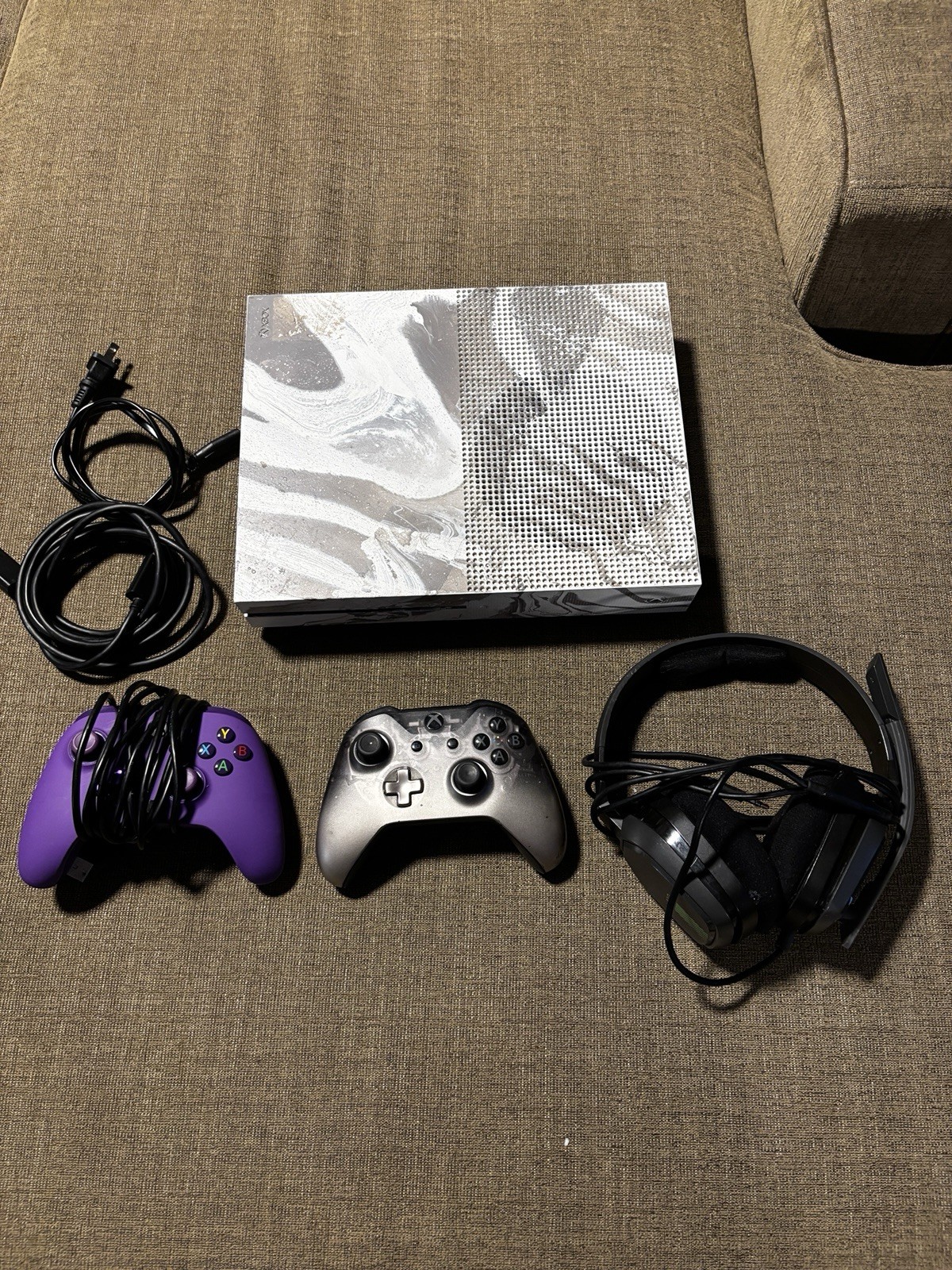 Custom Xbox One S Bundle + 2 Controllers + Astro A10 Headset