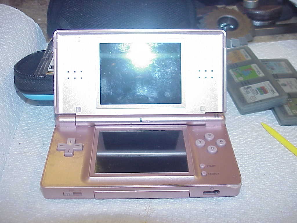 Nintendo DS Metallic Rose Gold? Pink W/ 13 Games Charger Extra Stylus & Case