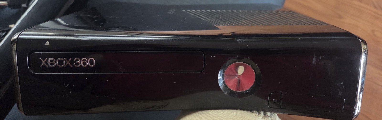 Xbox 360 S 1439 Slim Bundle 250GB Console W/Controller-Cables-Kinect- DVD Remote