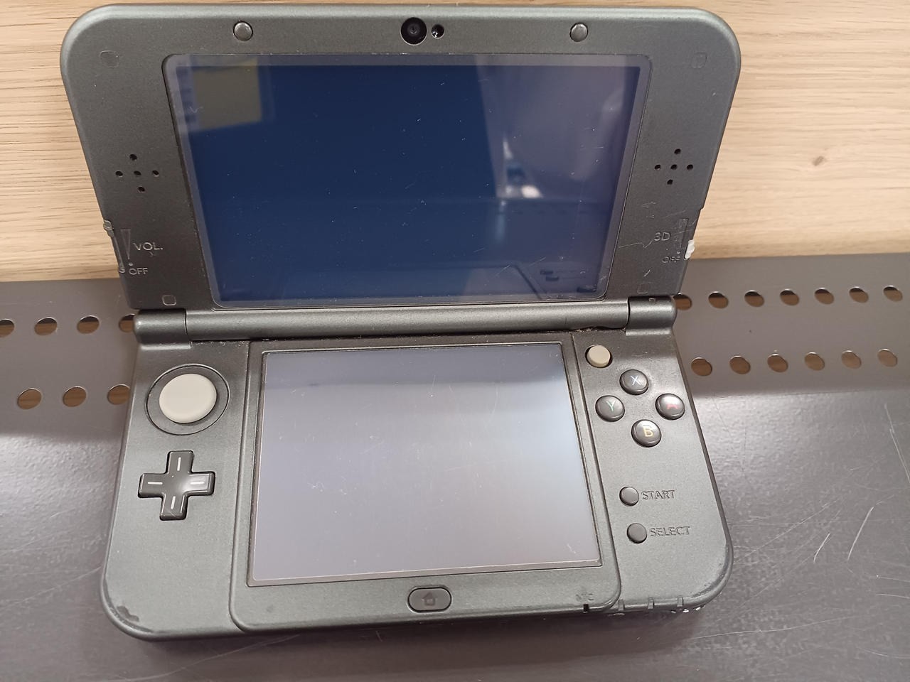 New Nintendo 3DS XL (LL) RED-001 Portable Gaming System A3474