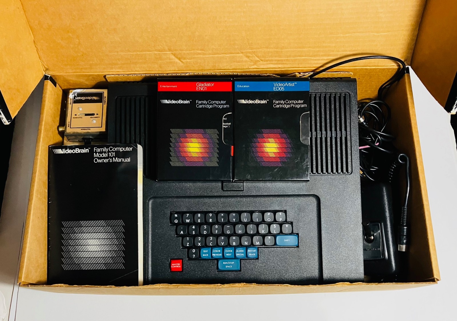 Video Brain Family Computer 101 Console Vintage 1977 – 2 Controllers, 2 Games