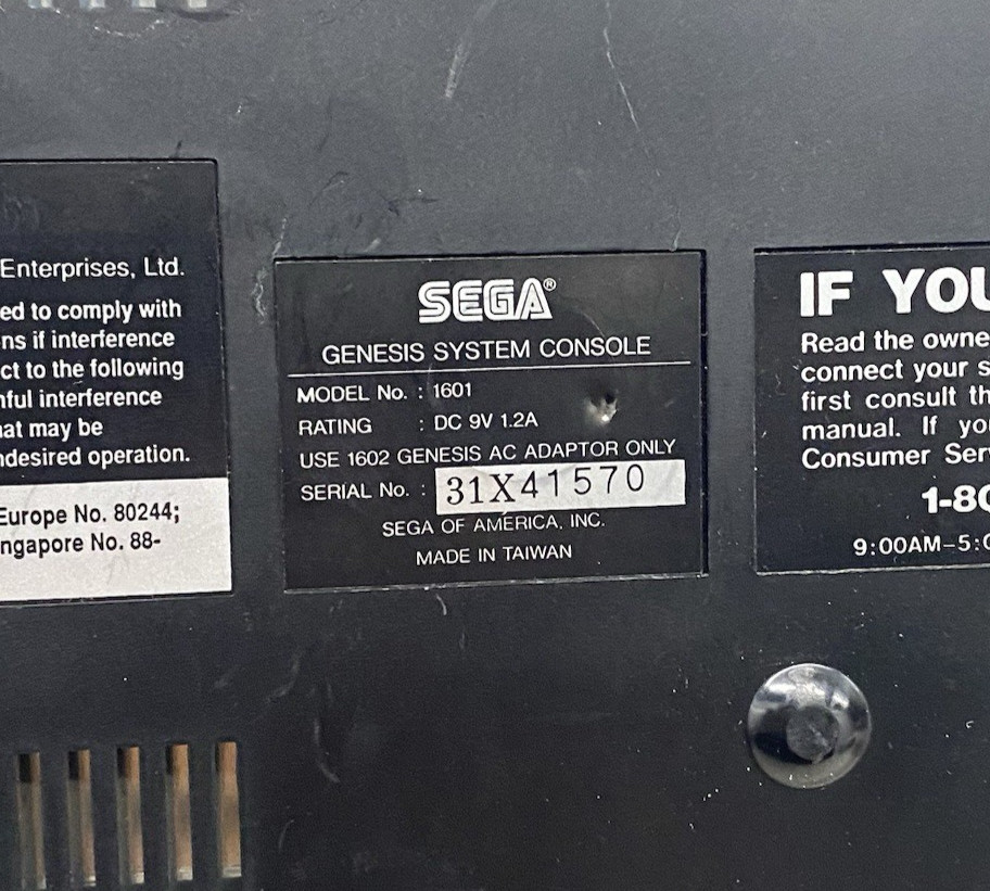Sega Genesis 16 Bit 1601 Console & Cord UNTESTED POWERS ON USED FREE SHIPPING