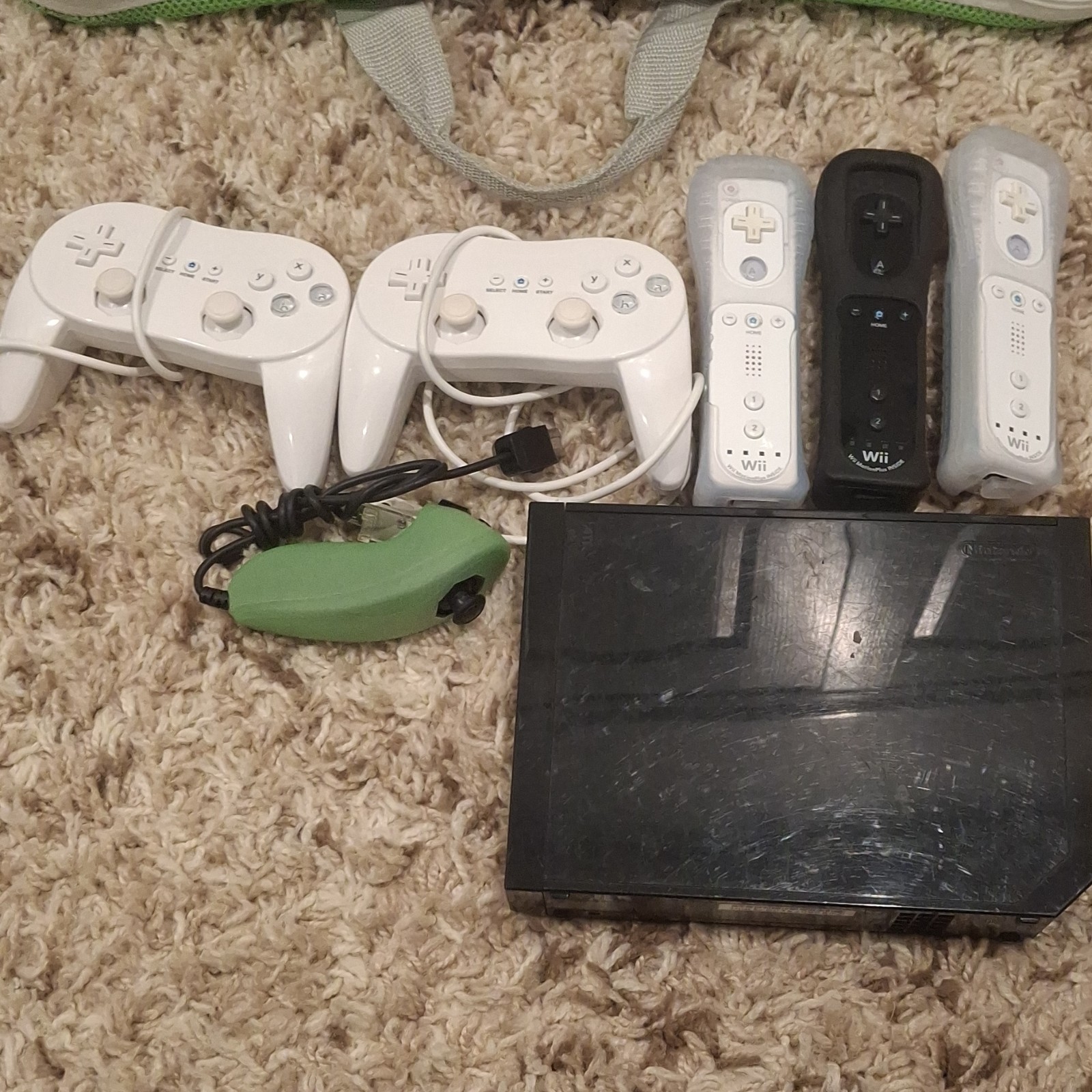 Nintendo Wii Black Console with Controllers, Sensor Bar, Motion Control
