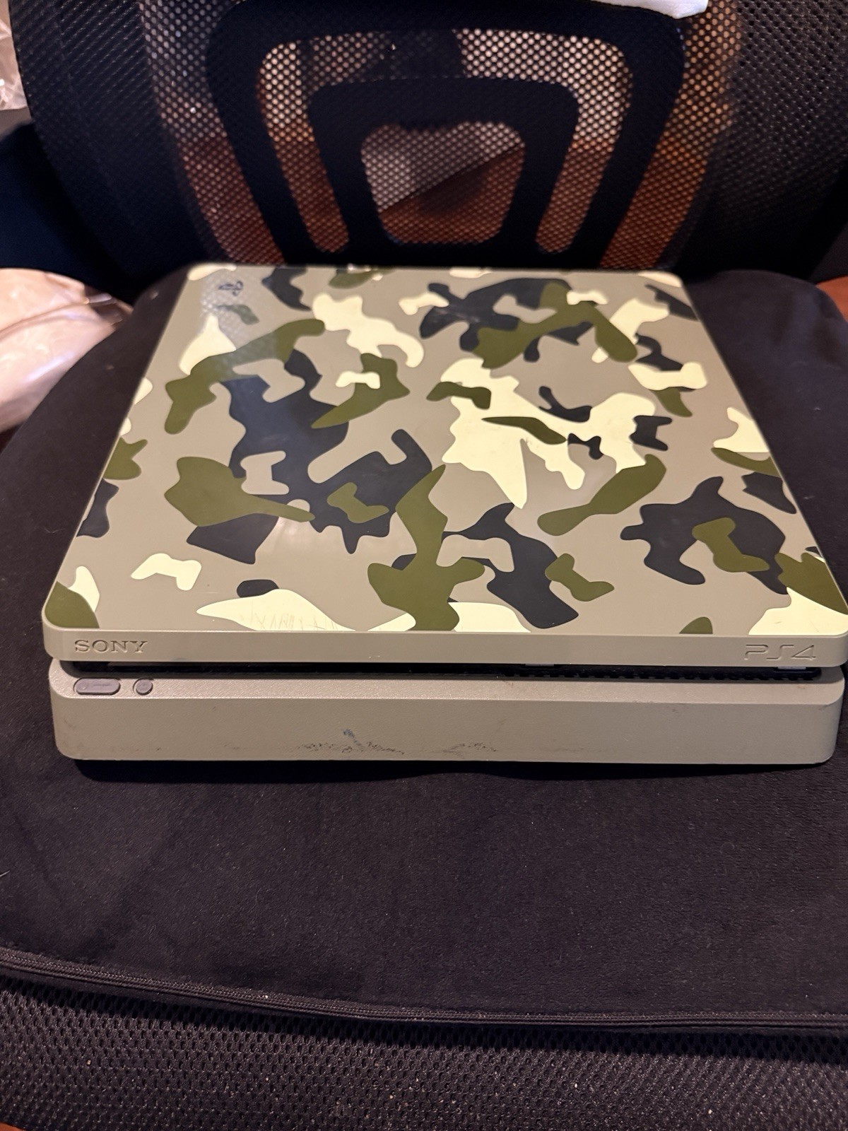 Sony PlayStation 4 Slim Call of Duty: WWII Limited Edition 1TB Green Camouflage