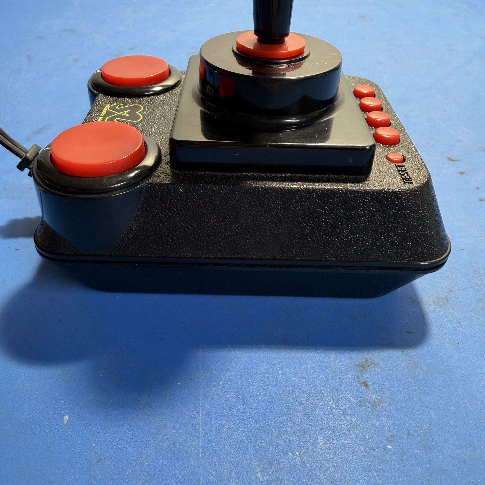 2004 Mammoth Toys Commodore 64 C64 Plug & Play 30 Games Joystick Fully Tested