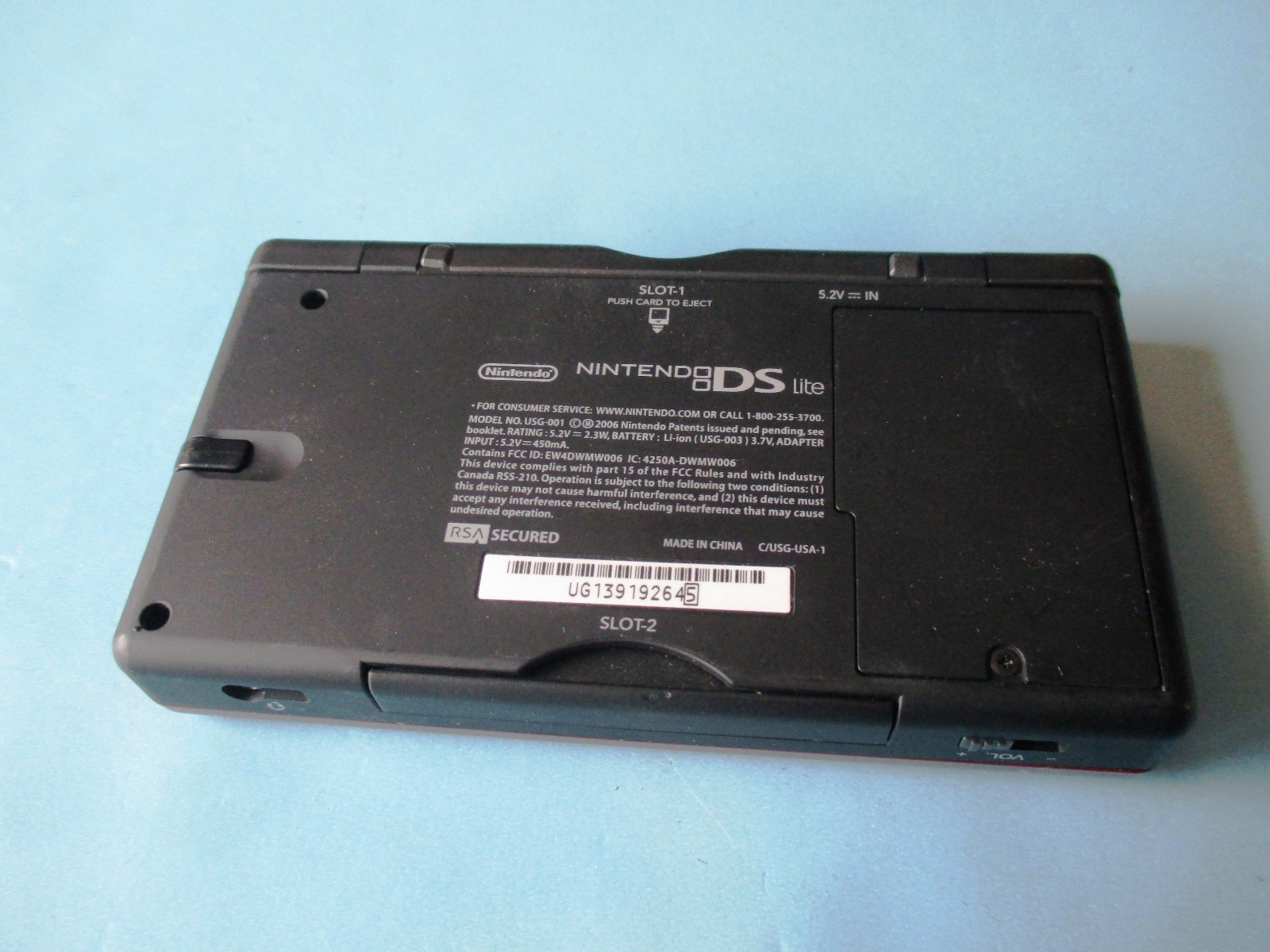 Nintendo DS Lite Crimson Red/Black System Brain Age 2 & Carrying Case Bundle