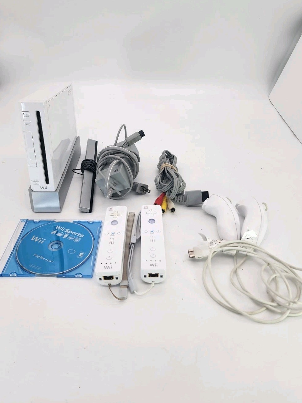 Nintendo Wii RVL-001 White Console Bundle With Wii Sports & Play Tested Works