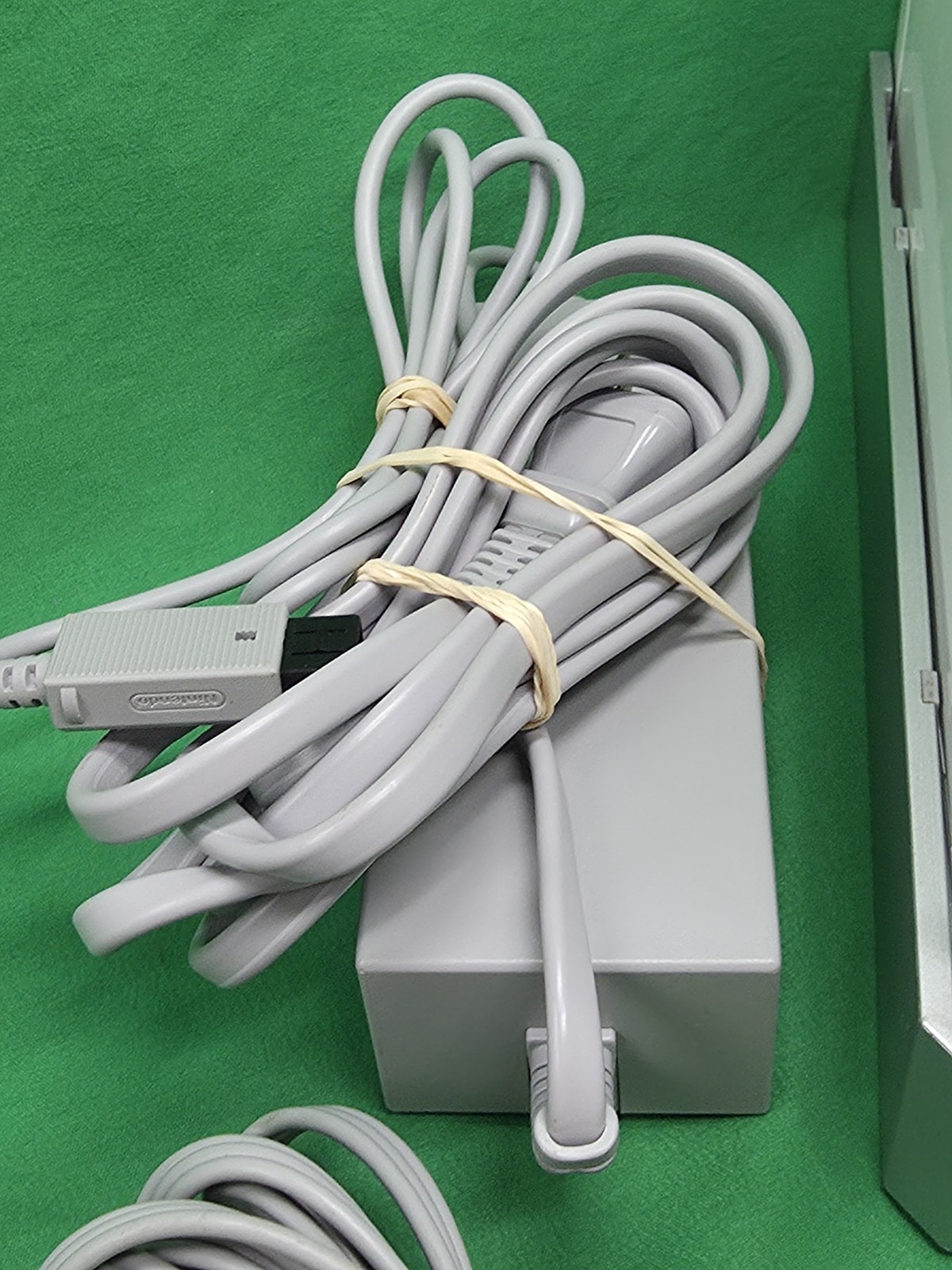 Nintendo Wii Video Gaming Console System RVL-001 White With Cables & Controller
