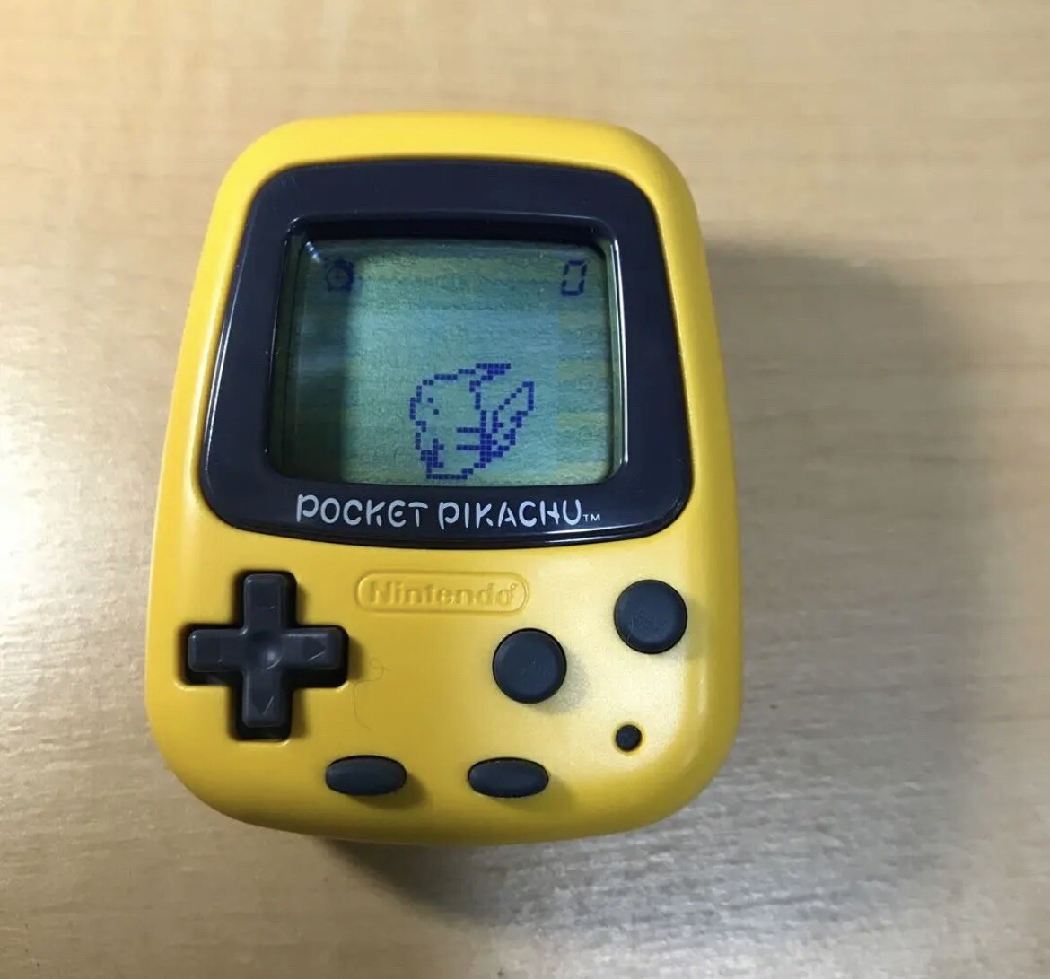 Nintendo GameBoy Pocket yellow & Pokemon Pikachu Soft & Pocket Pikachu 3 Set
