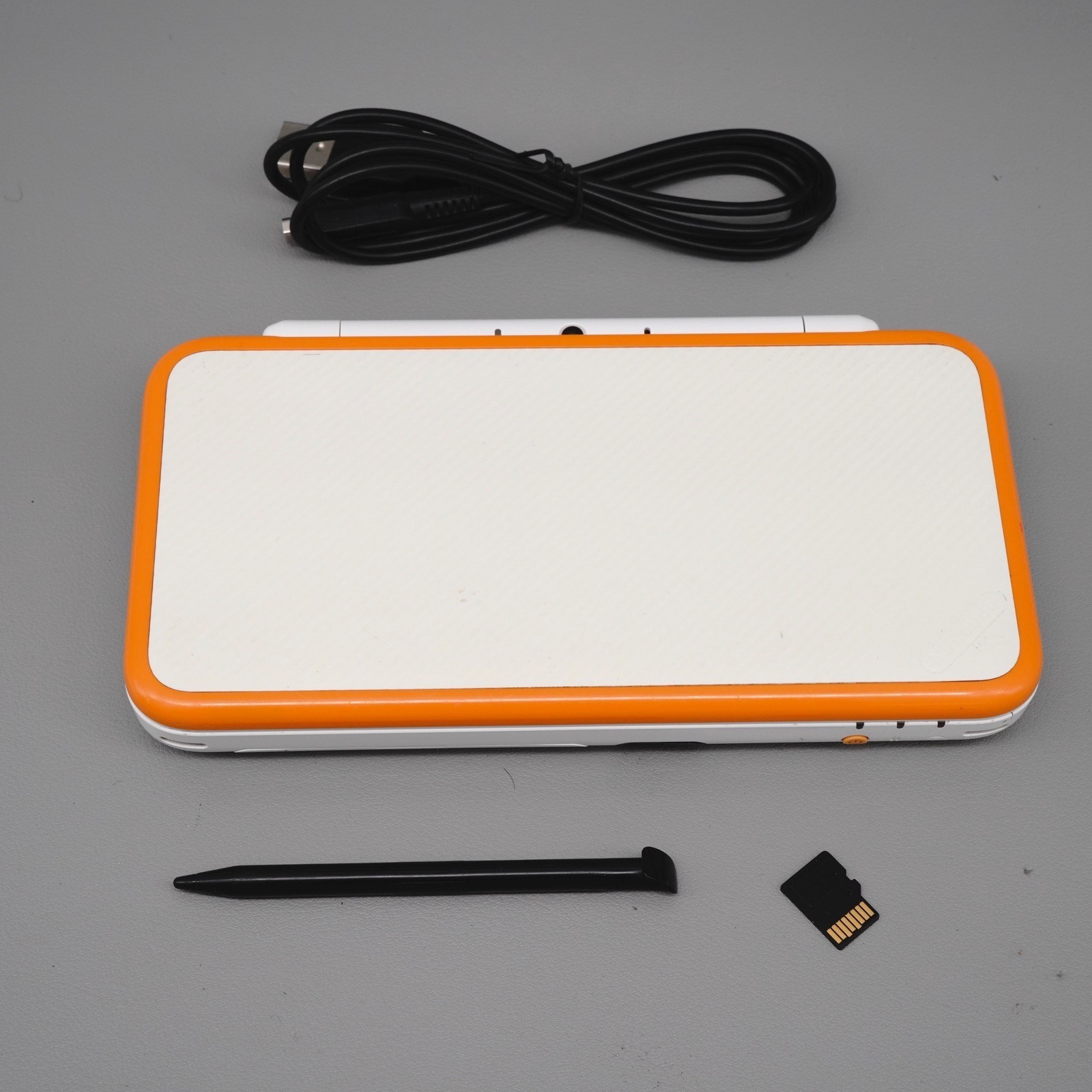 Nintendo “New” 2DS XL LL Console White & Orange w/ extras (USA Seller)