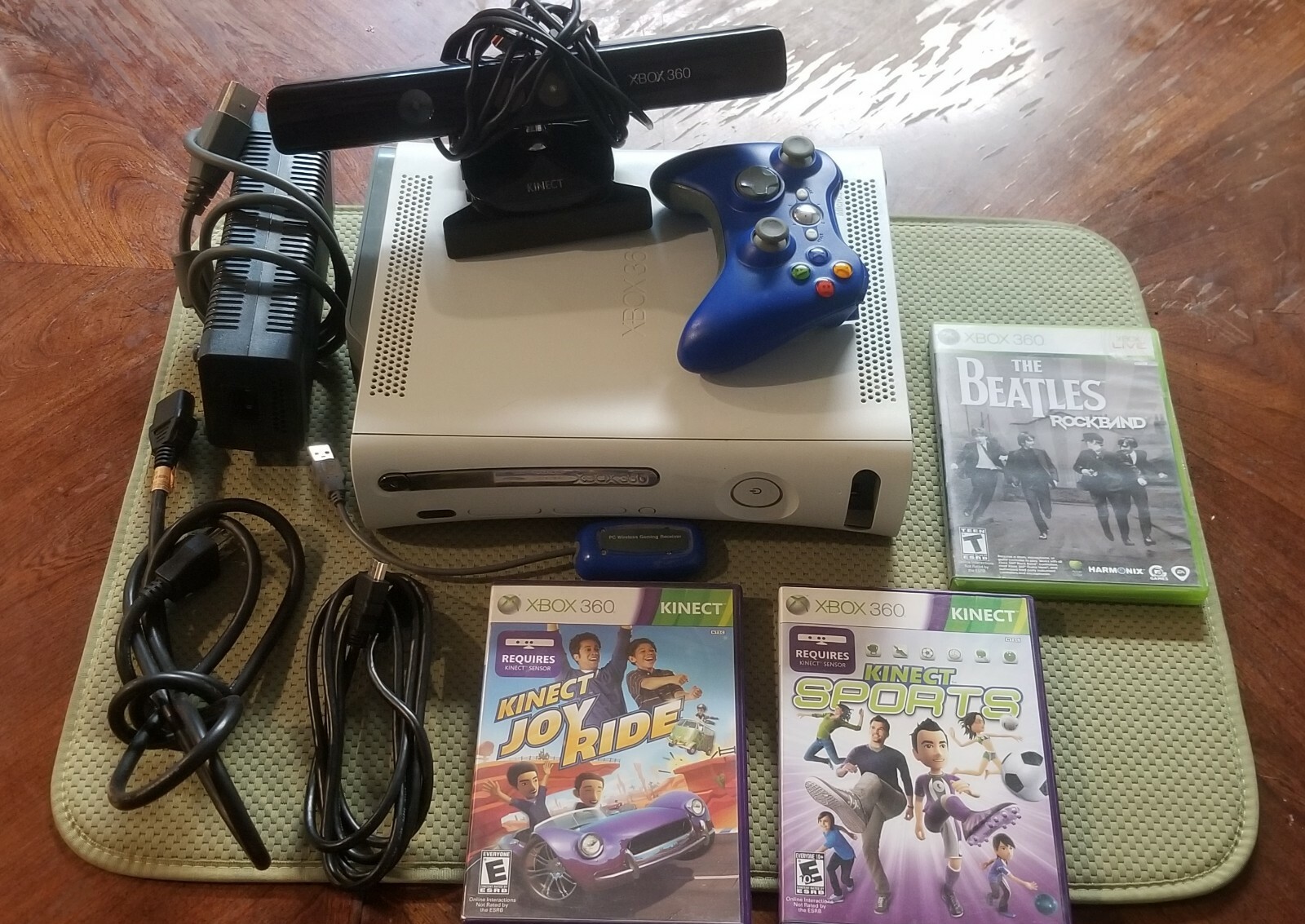 Xbox 360 white Console, Kinect,controller And 3 Games. Tested and Working