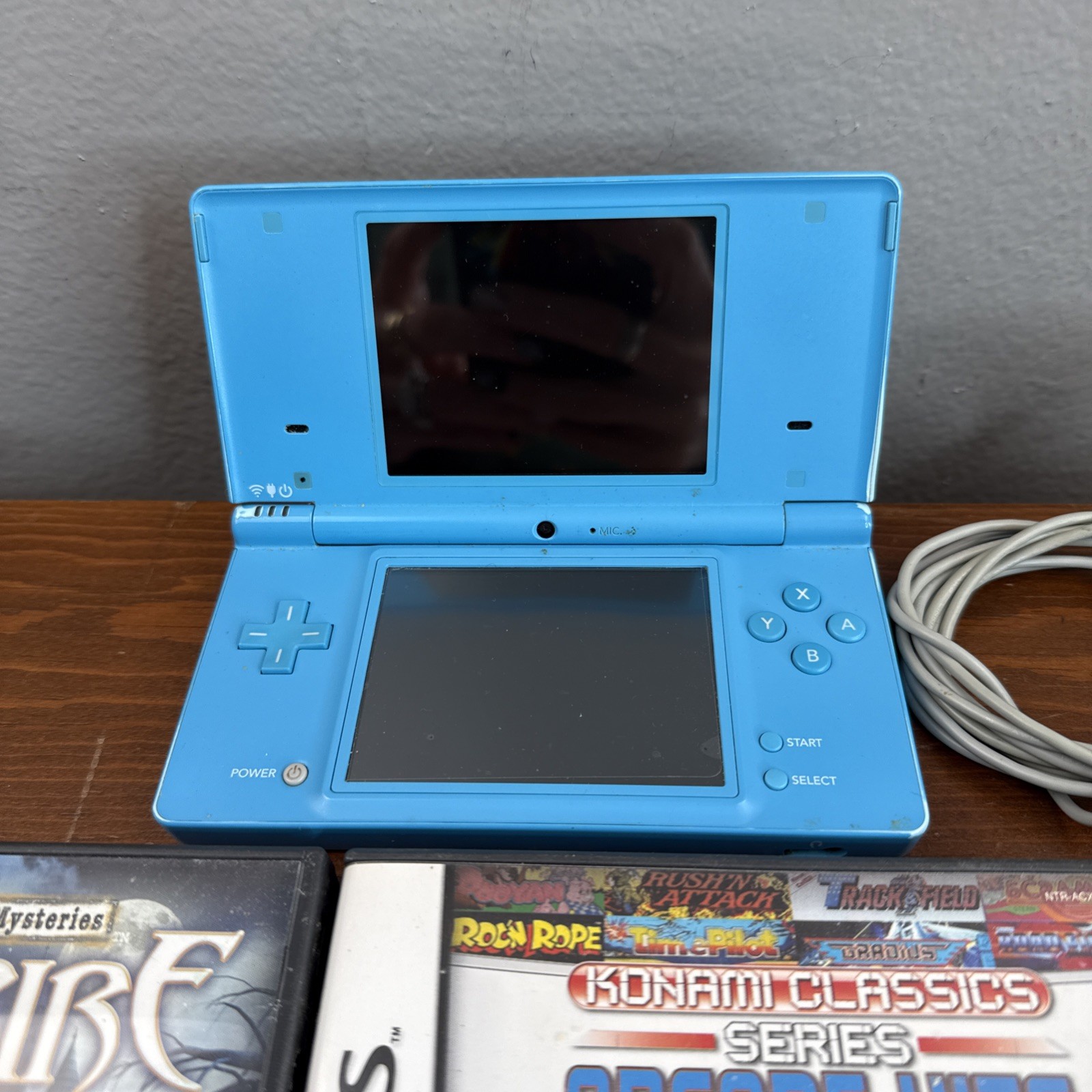 Nintendo DS DSI Blue Handheld Console Charging Cord & 21 Games See Pics Details