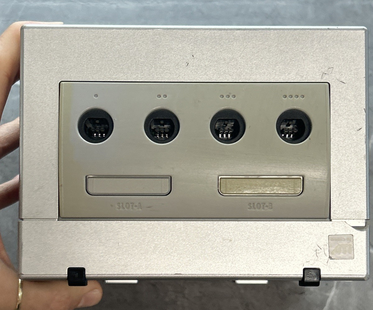 Nintendo GameCube Platinum Console – Silver With 2 Controllers
