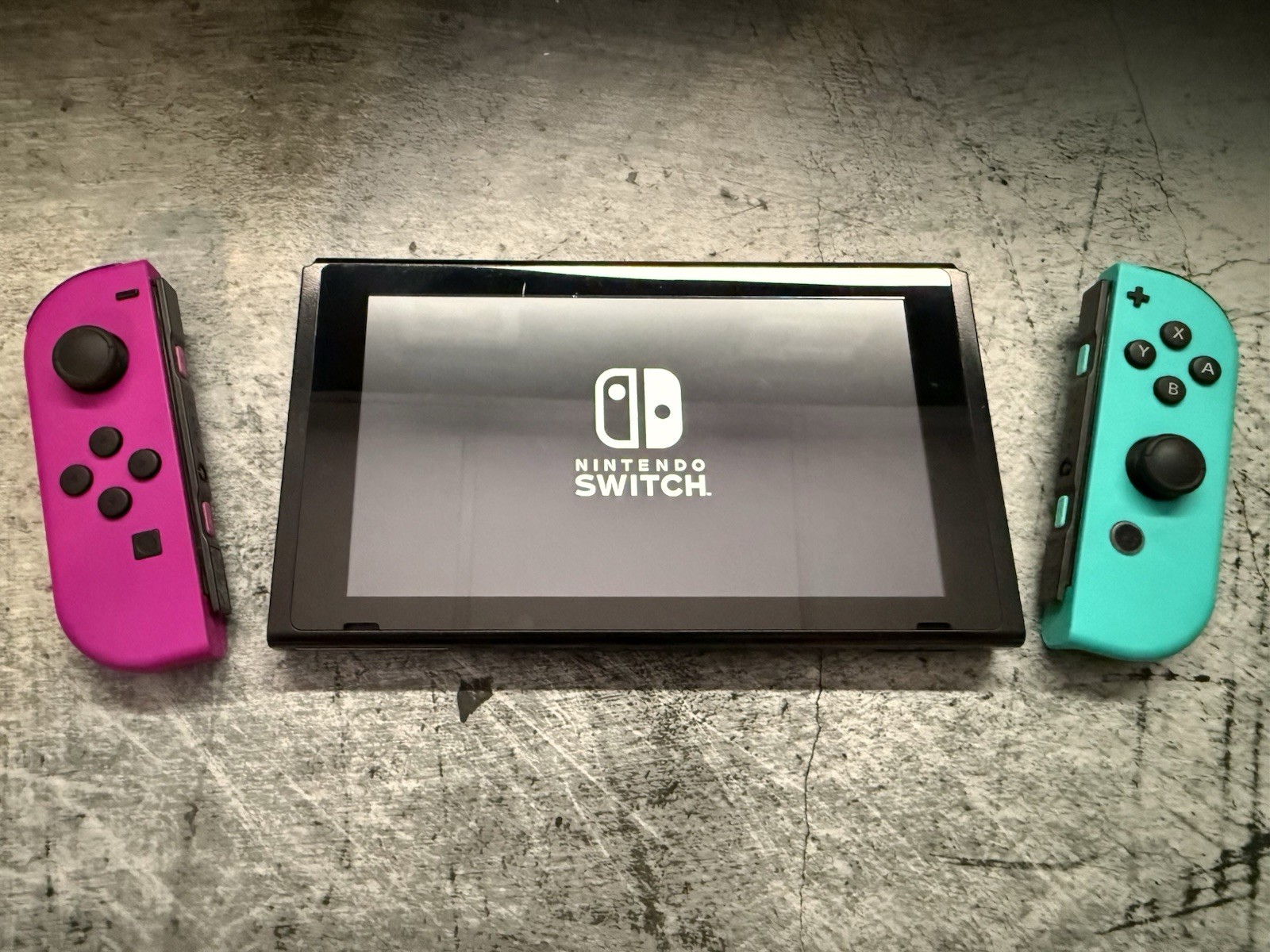 Nintendo Switch HAC-001 32gb Purple/Blue Joy Con Charger & Dock Bundle