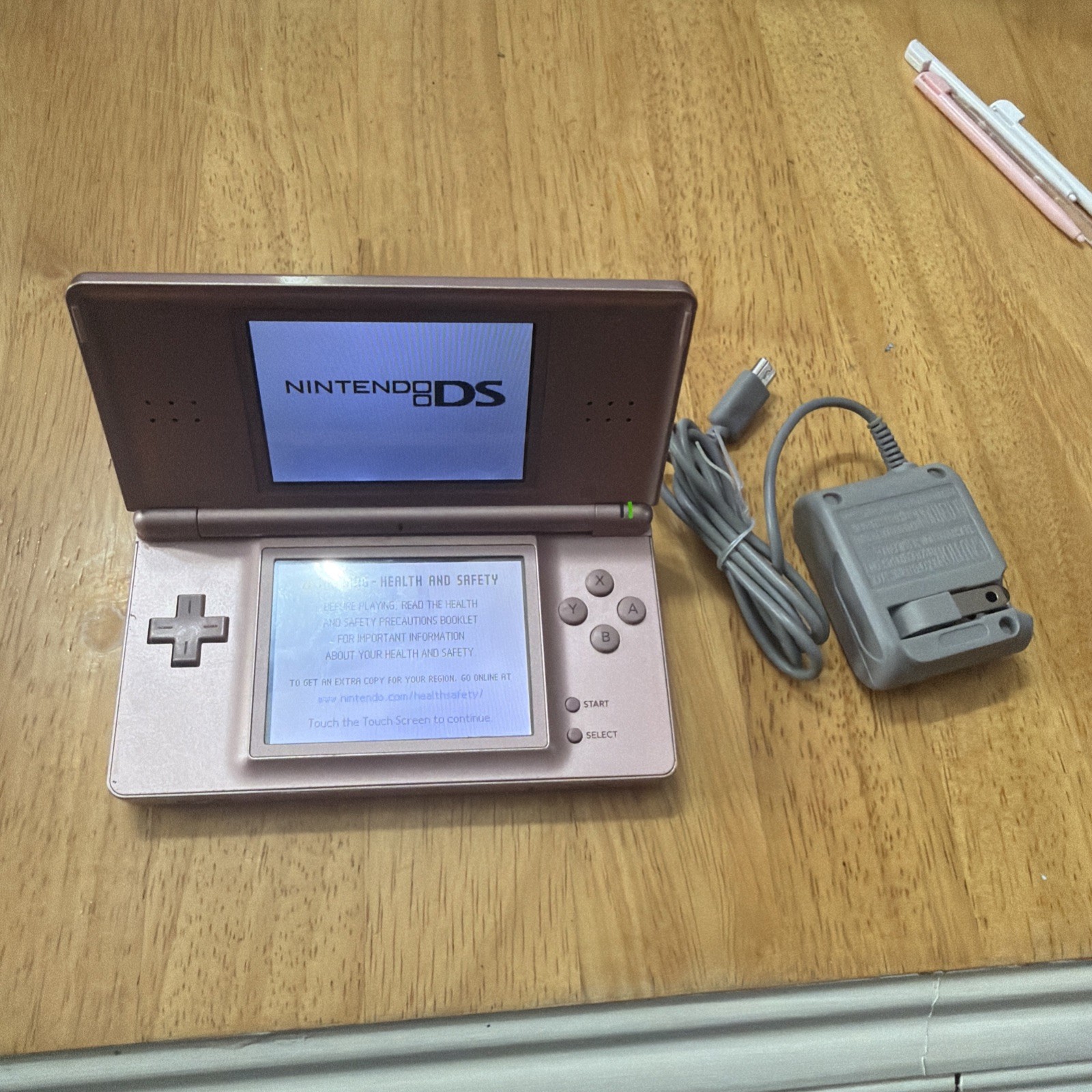 Nintendo DS Lite USG-001 (JPN) Pink Handheld Console W/stylus & Charger
