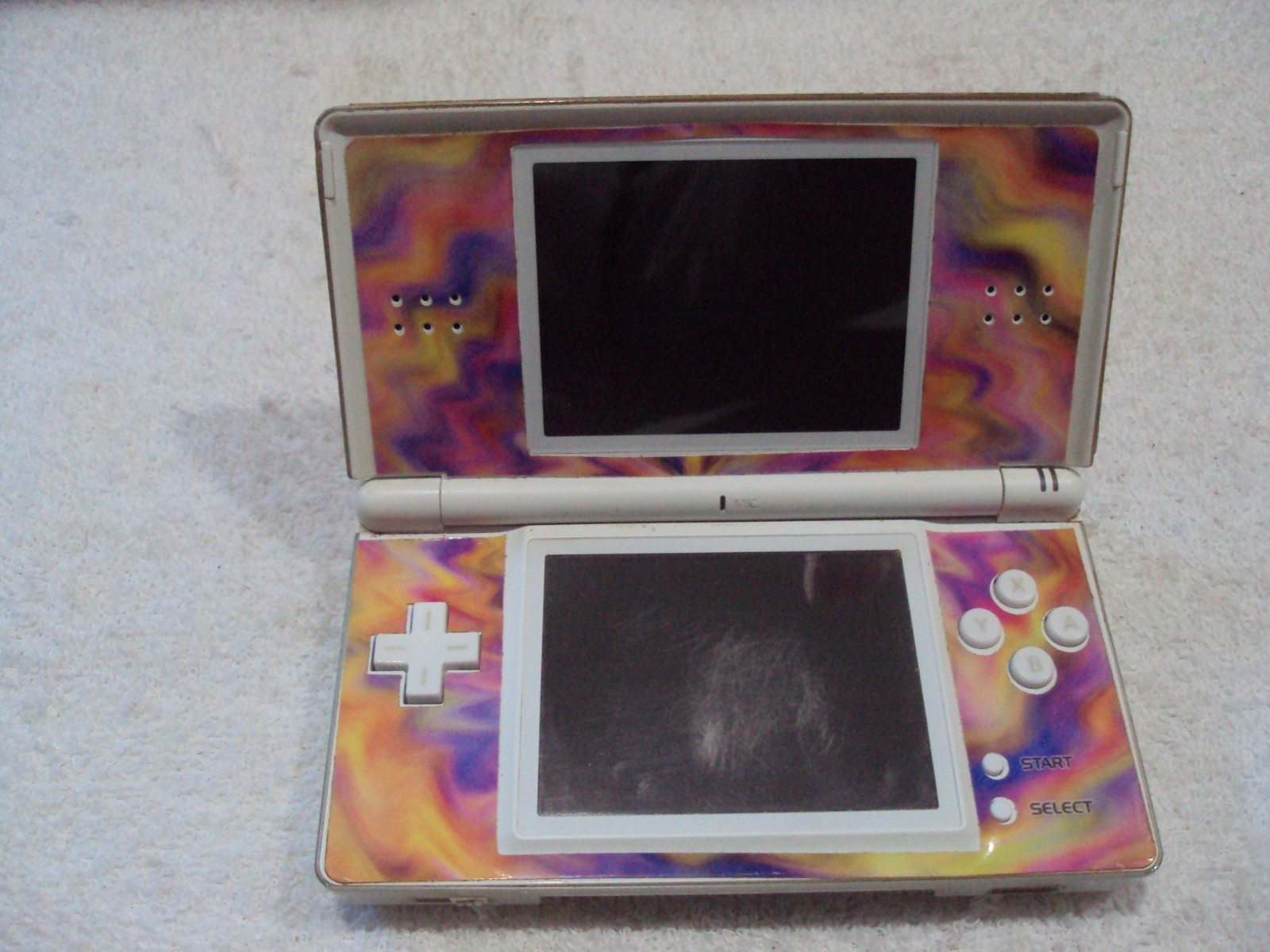 Nintendo DS Lite Handheld Console – White (CASE, GAME, STYLUS AND CHARGER)