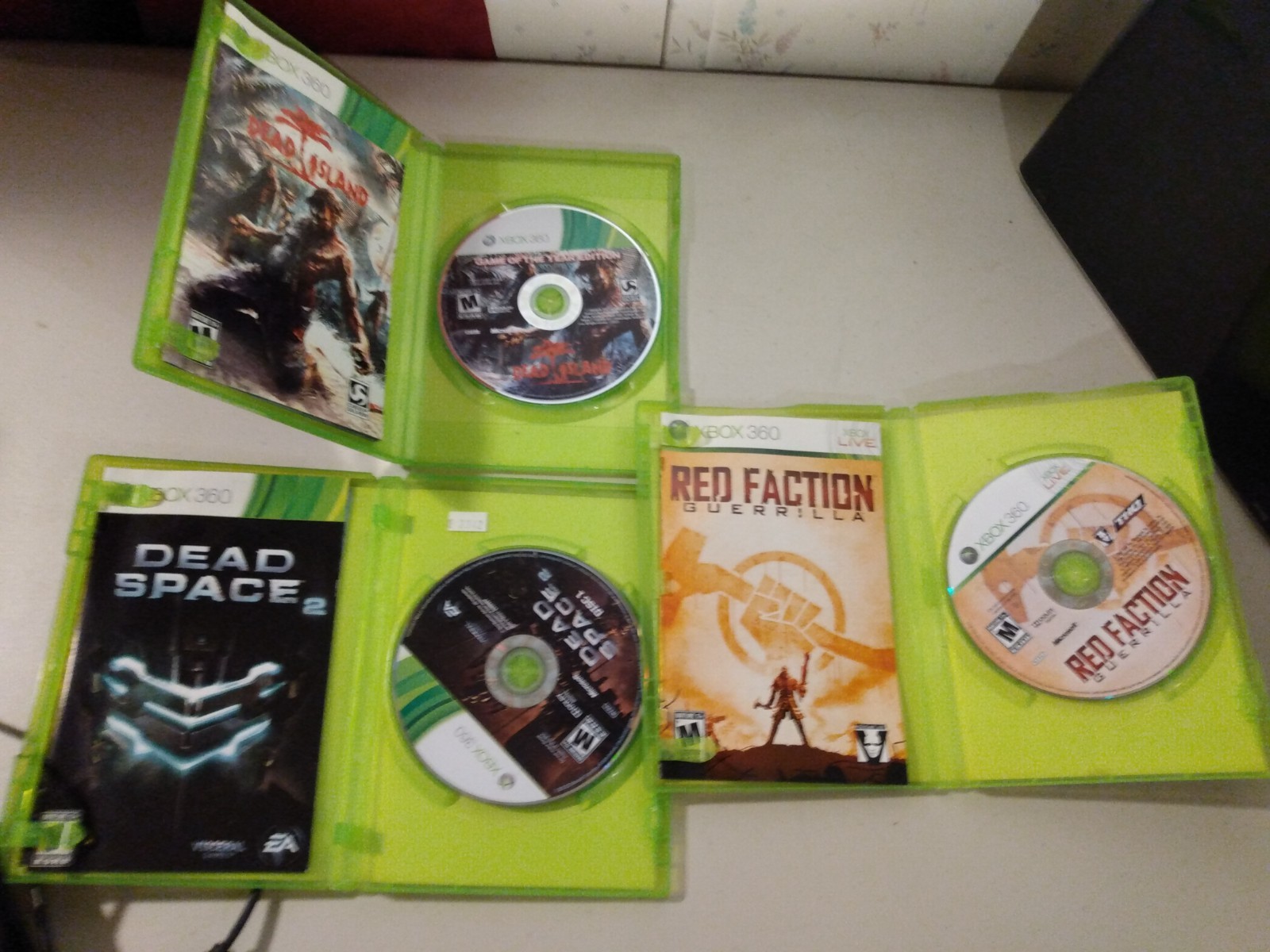 XBOX 360 including 2 controllers & group of games out of box READ DESCRIPTION