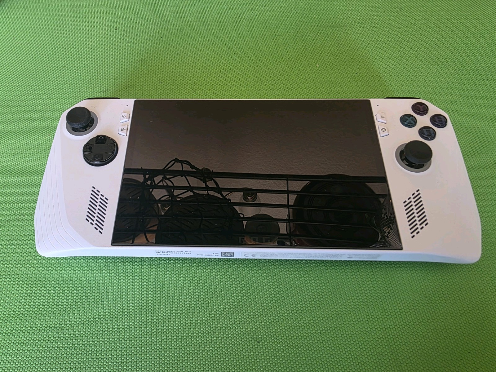 ROG Ally Z1 Extreme 512GB White Comes with Charger, Protective Shell