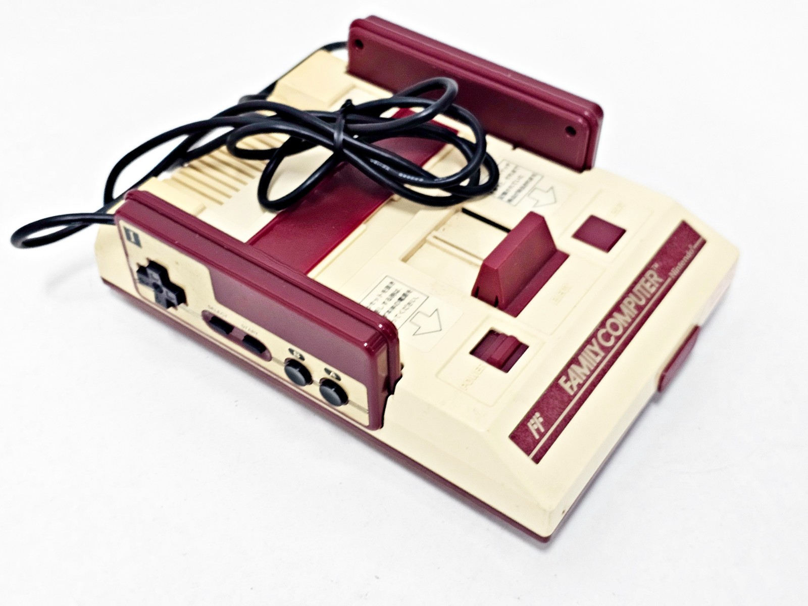 Nintendo Famicom Console 831 Japan