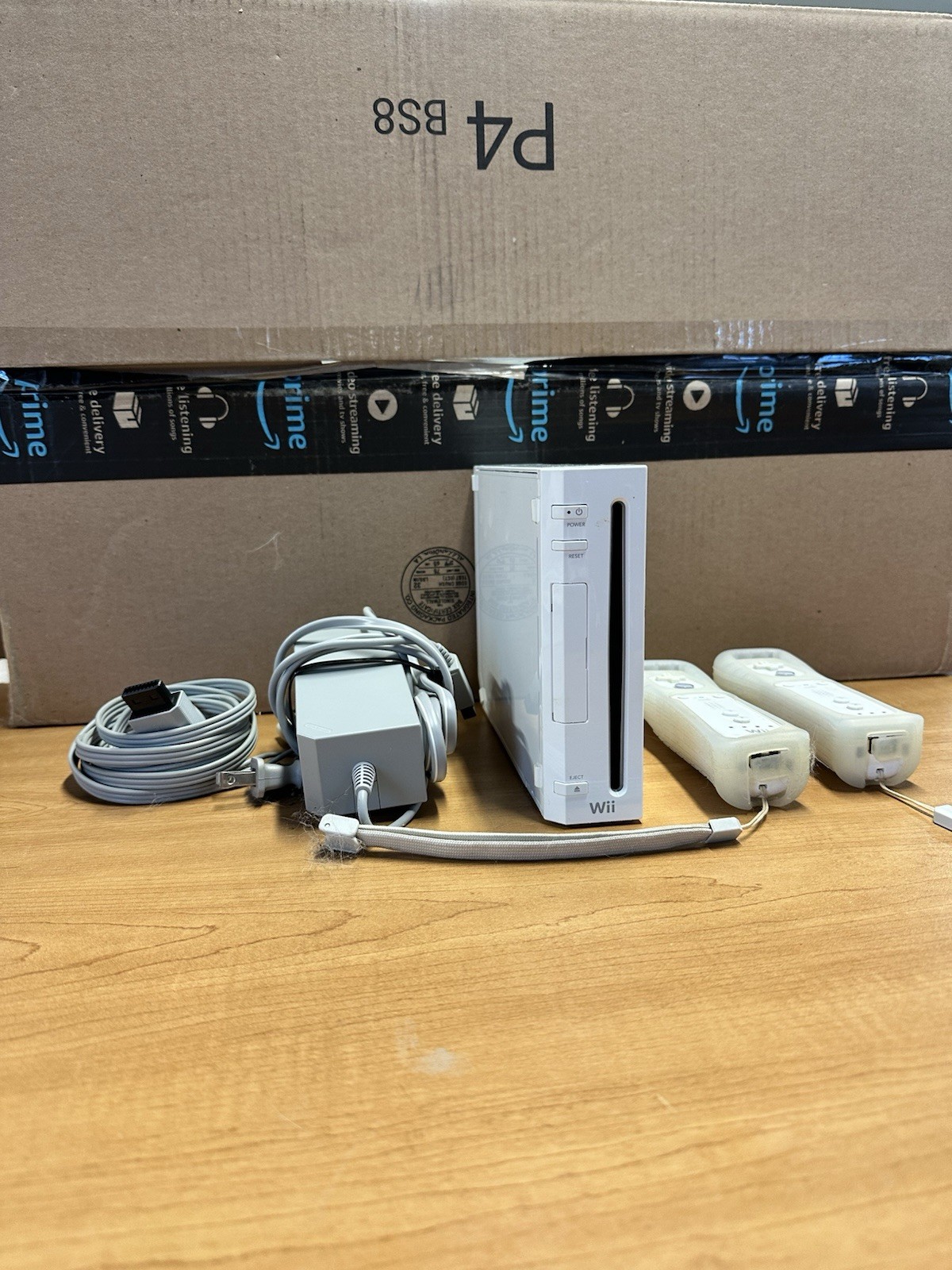 Nintendo Wii White Console with Two Controllers Wiimote