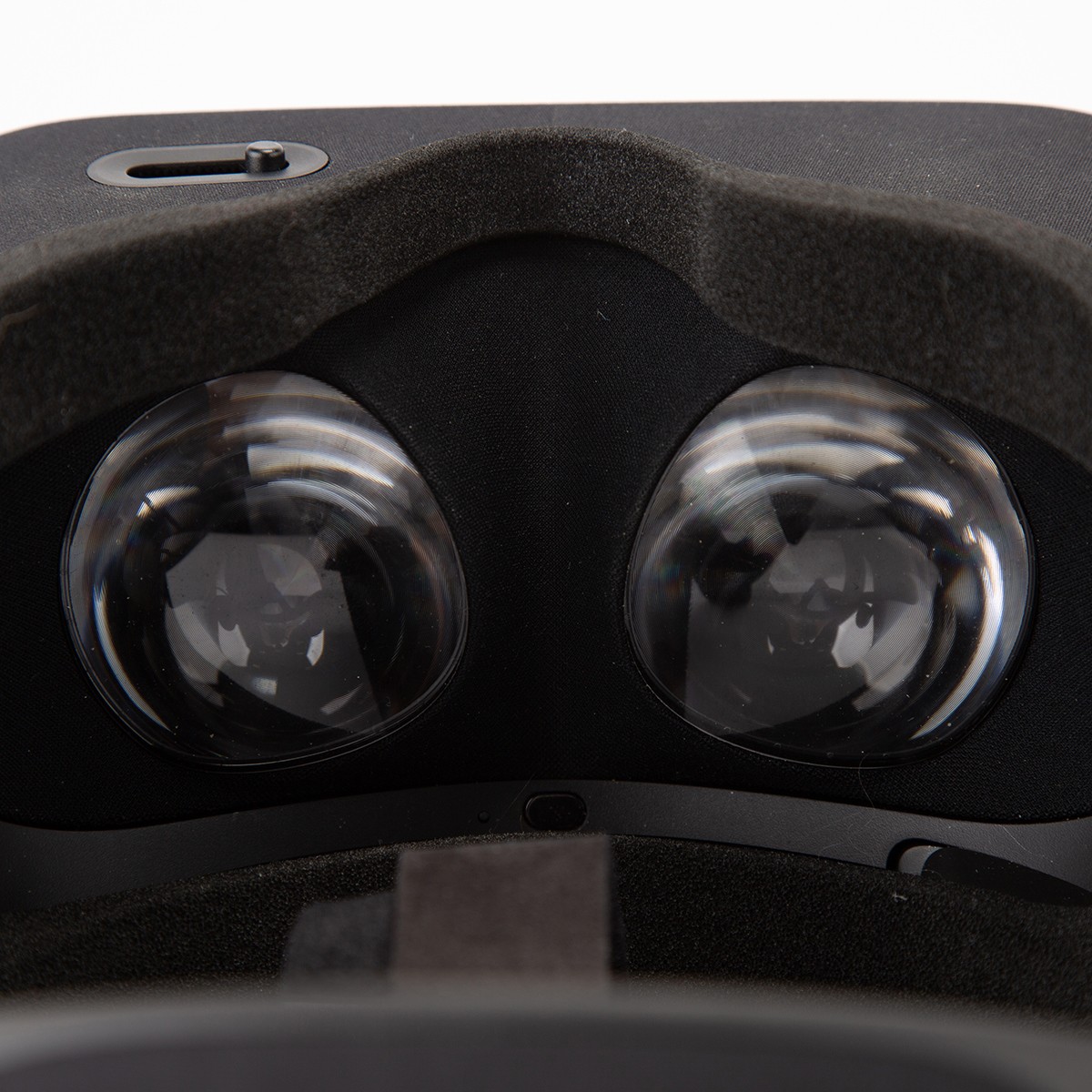 Oculus Rift Virtual Reality System 301-00095-01 w/ Sensors Controllers 1979988