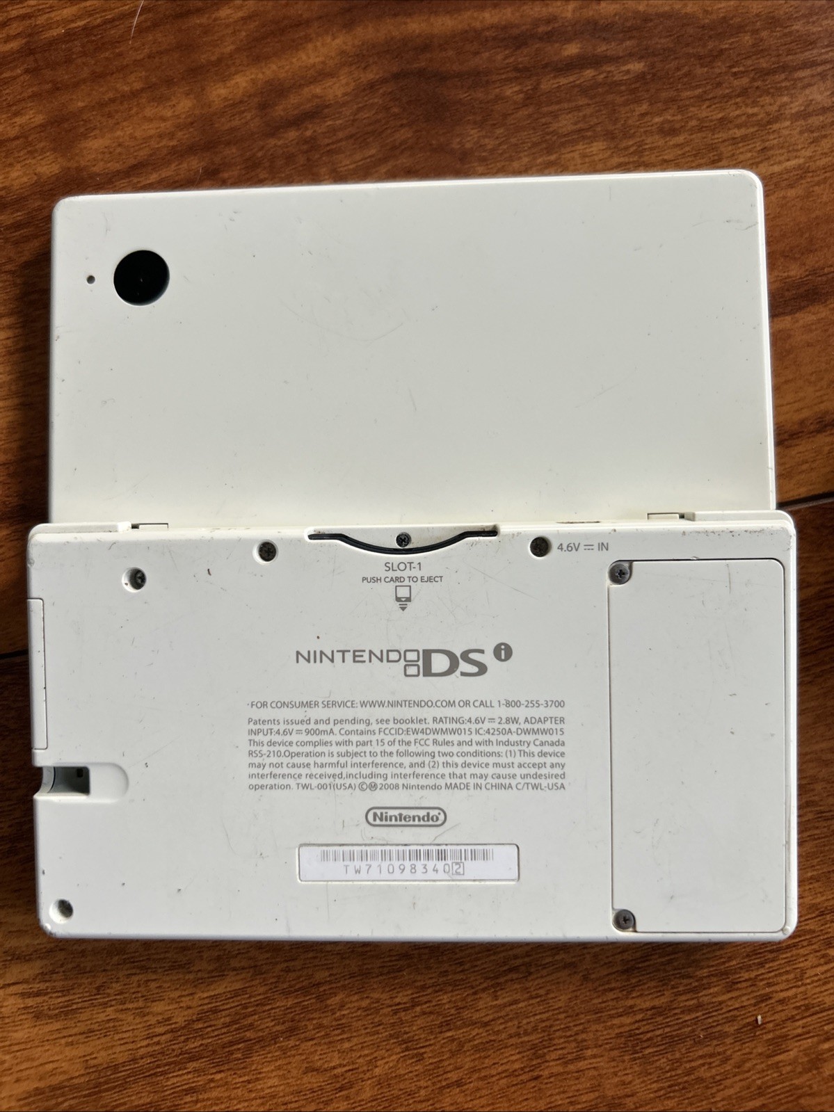 Nintendo DSi White Handheld Console W/charger W/GAME NO STYLUS