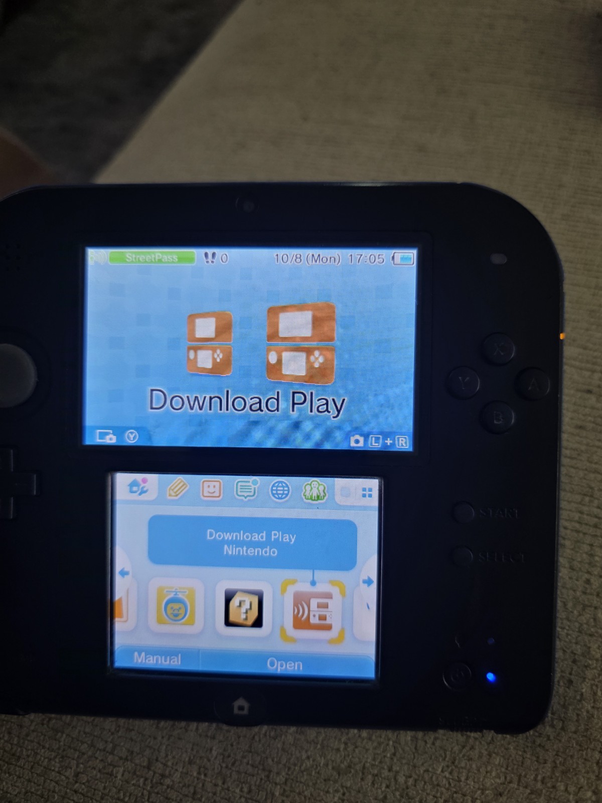 Nintendo 2DS Black/Blue Handheld Consol 4GB SD Card Tested Back Has Chipped Area