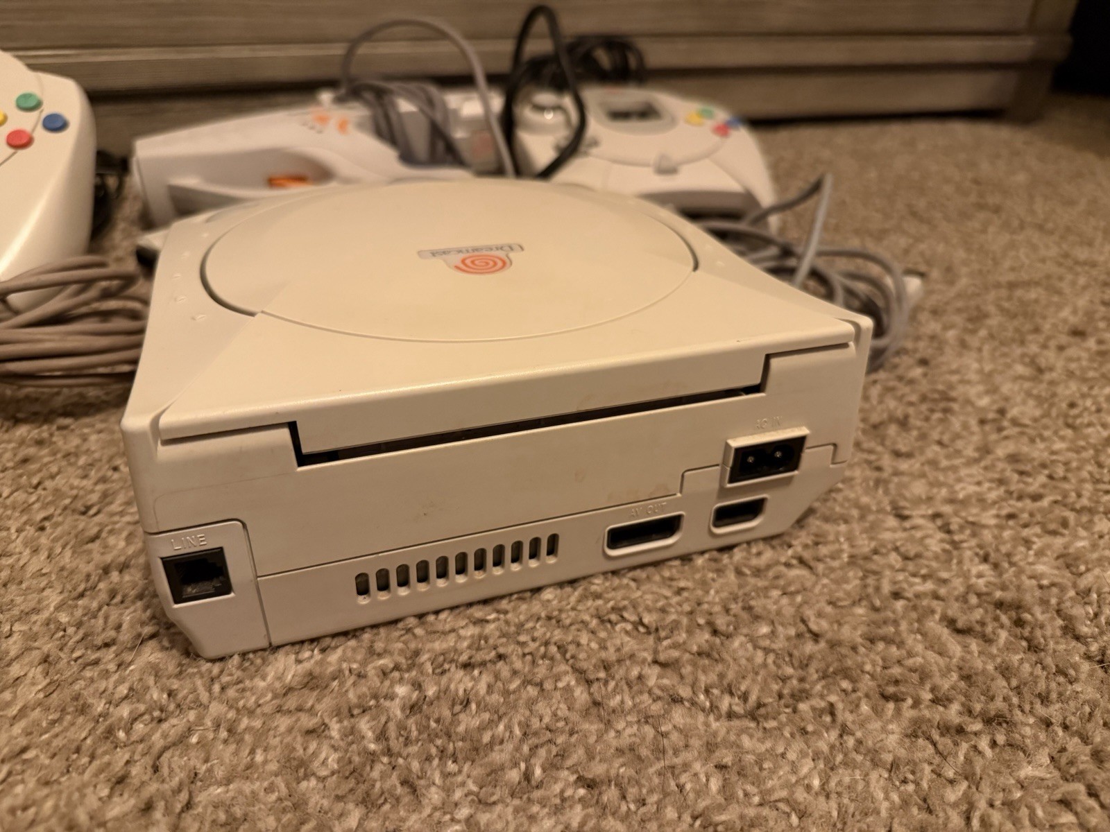 Saga Dreamcast Console Two Controllers, Gun, Power And AV Cable + VMU TESTED