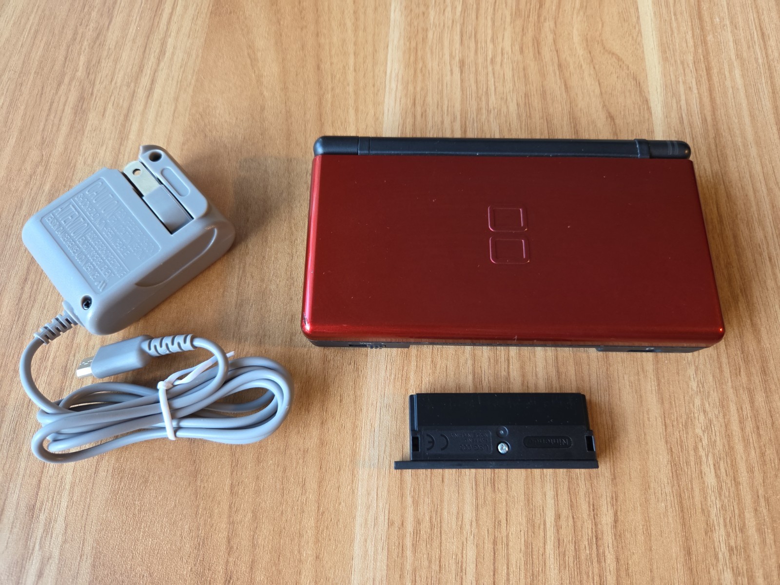 Nintendo DS Lite Crimson / Black Tested (Bad Hinge & Yellowing)
