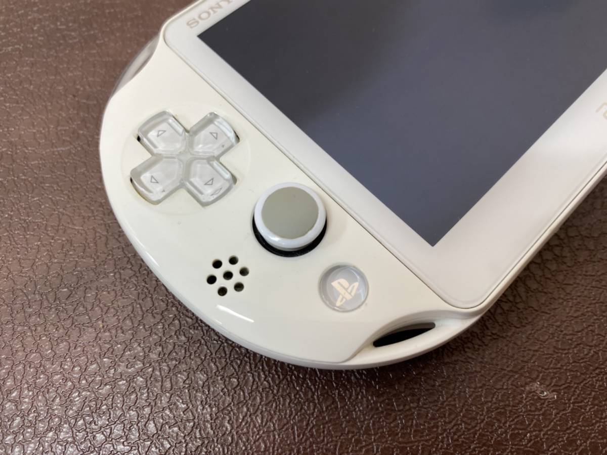 ​​PlayStation Vita PCH-2000 ZA12 Wi-Fi model Slim White