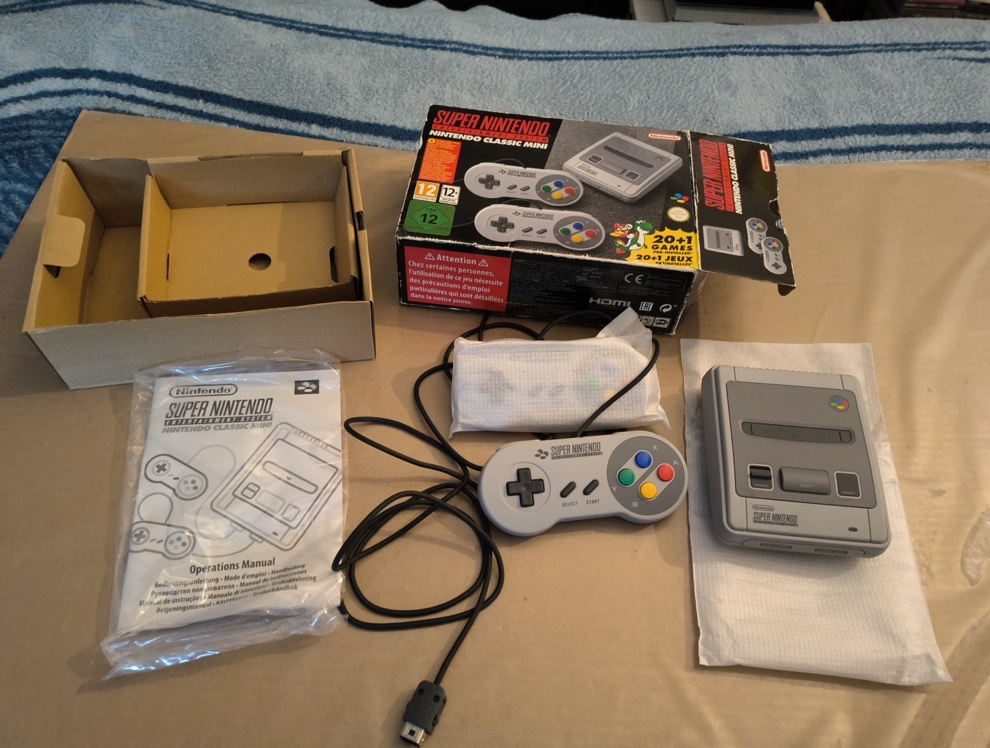 Super Nintendo Entertainment System SNES Classic Mini – PAL Edition 20+ 1 Games