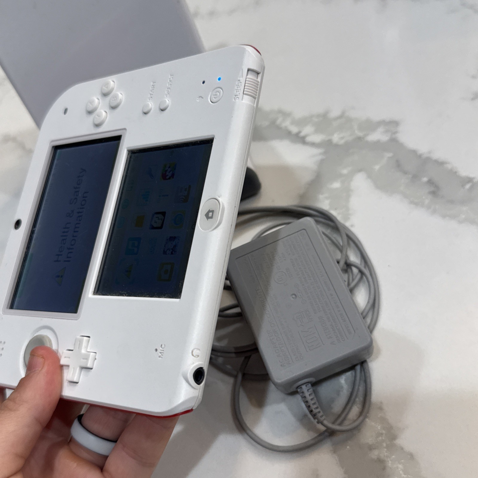 Nintendo 2DS System – White & Red – Bundle – 1 ZELDA game + Mario Downloaded