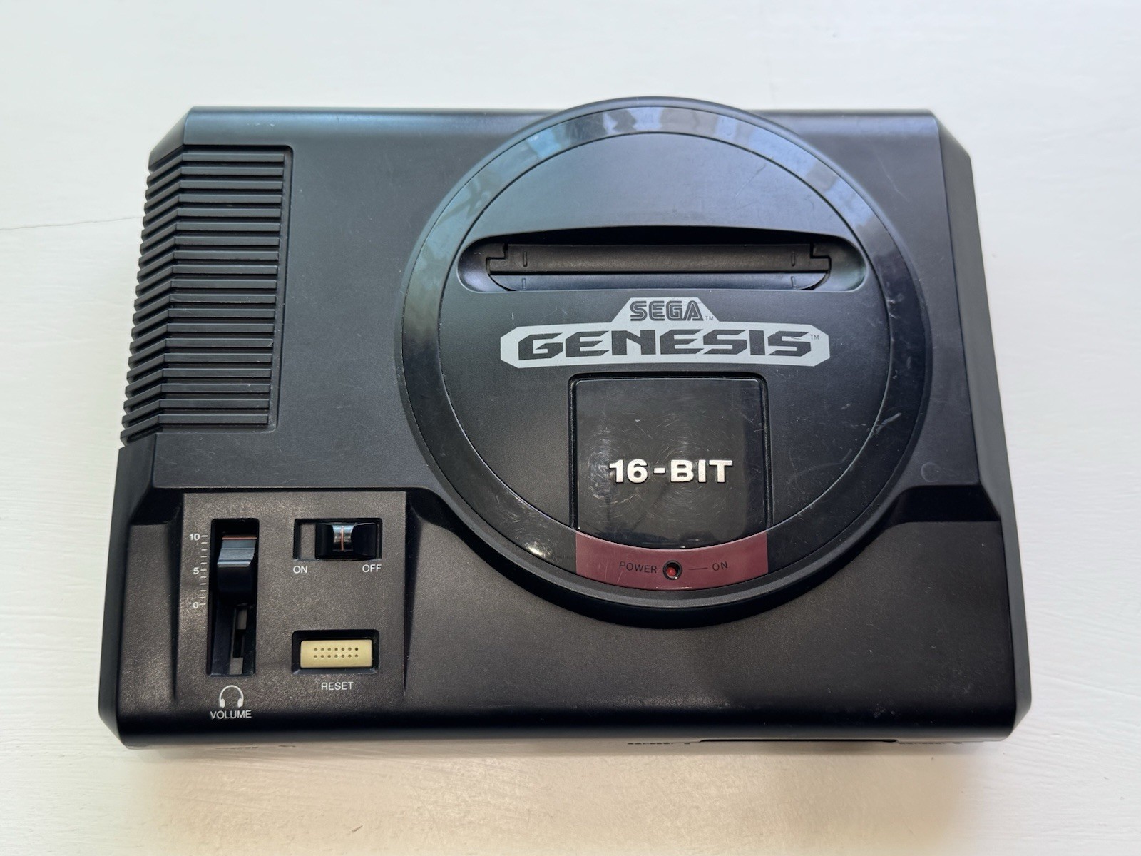 Sega Genesis 16- Bit Model Bundle w/Controller + 2 Sonic Games – Tested