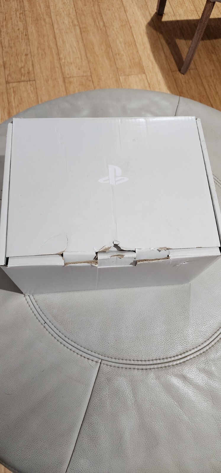 Sony PS 4 SLIM 1T , include all cables and a control (USA BUYERS ONLY).