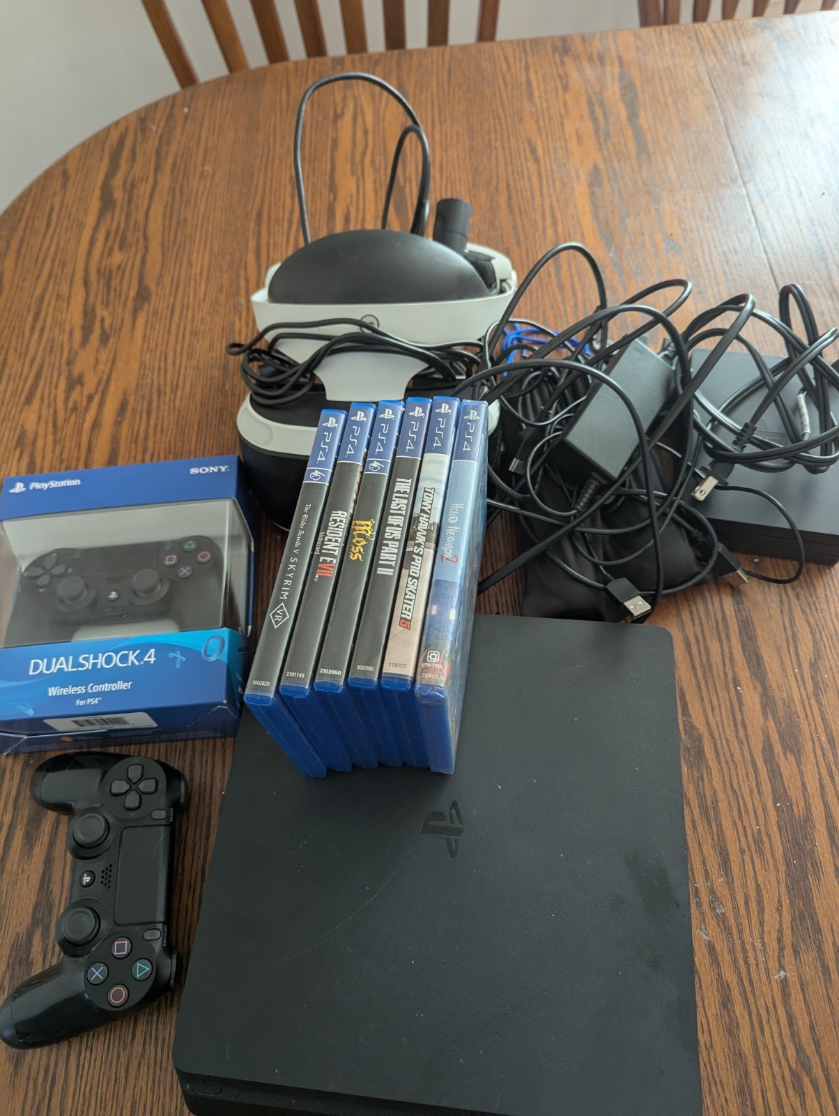 Sony PlayStation 4 (500 GB) Console + PlayStation Vr + Games + Two Controllers