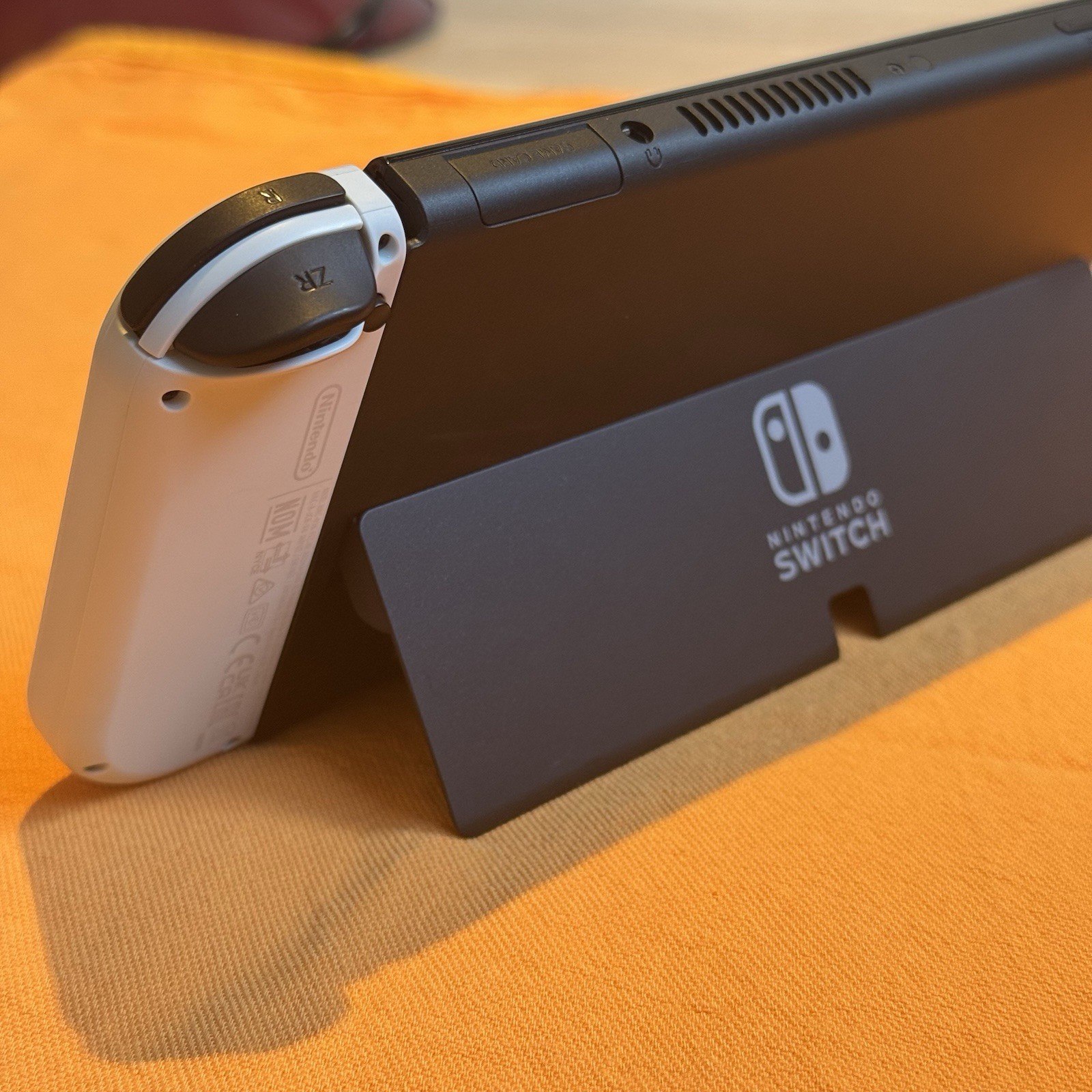 Nintendo Switch 1 OLED White BUNDLE (4 joycons, charger, dock, case)
