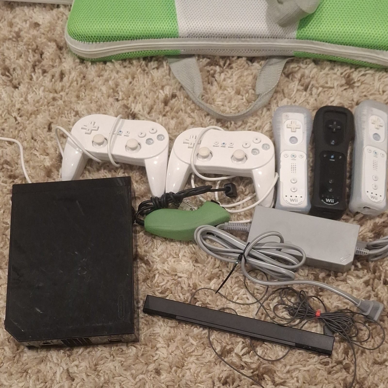 Nintendo Wii Black Console with Controllers, Sensor Bar, Motion Control