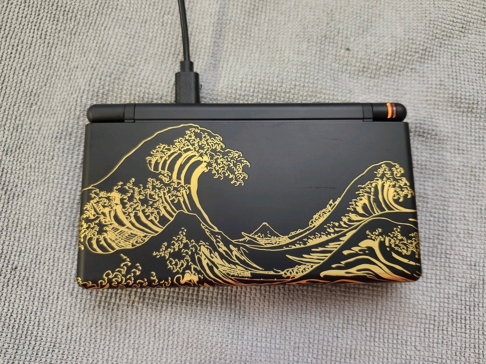 NDS Lite – USB-C Charging – eXtremeRate The Great Wave Black and Gold Shell