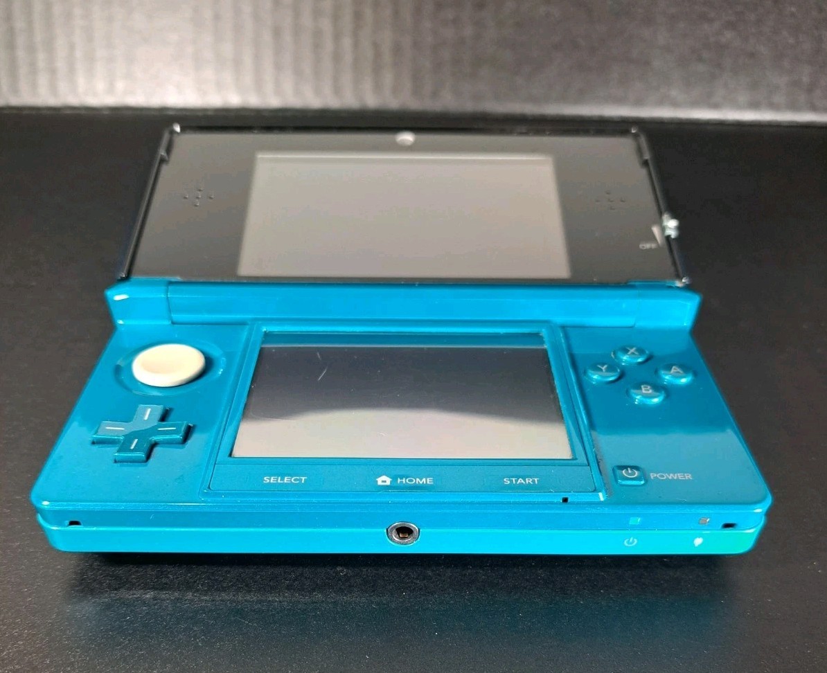 Nintendo 3DS Aqua Blue Handheld Console 3D Technology w/ Nyko Powerpak & 4GB SD