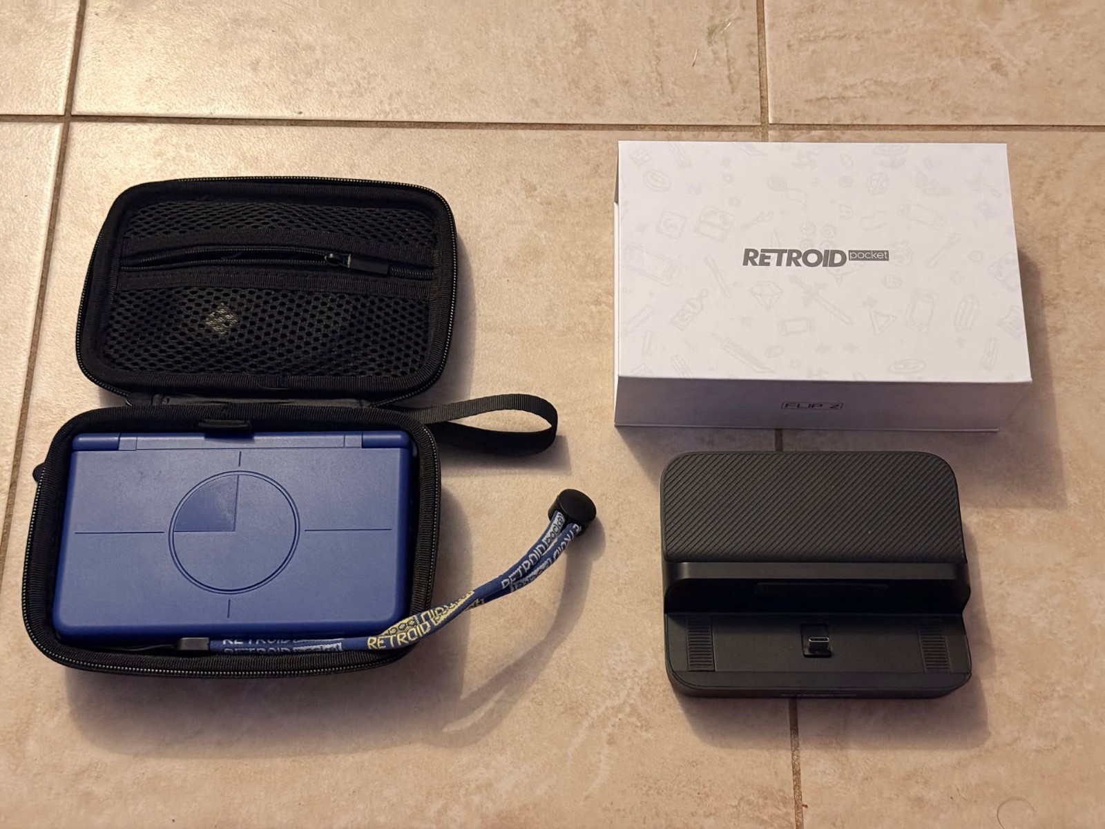 Retroid Pocket Flip 2 Android Handheld 16Bit OLED – Purple SD865 / GC – 128 GB