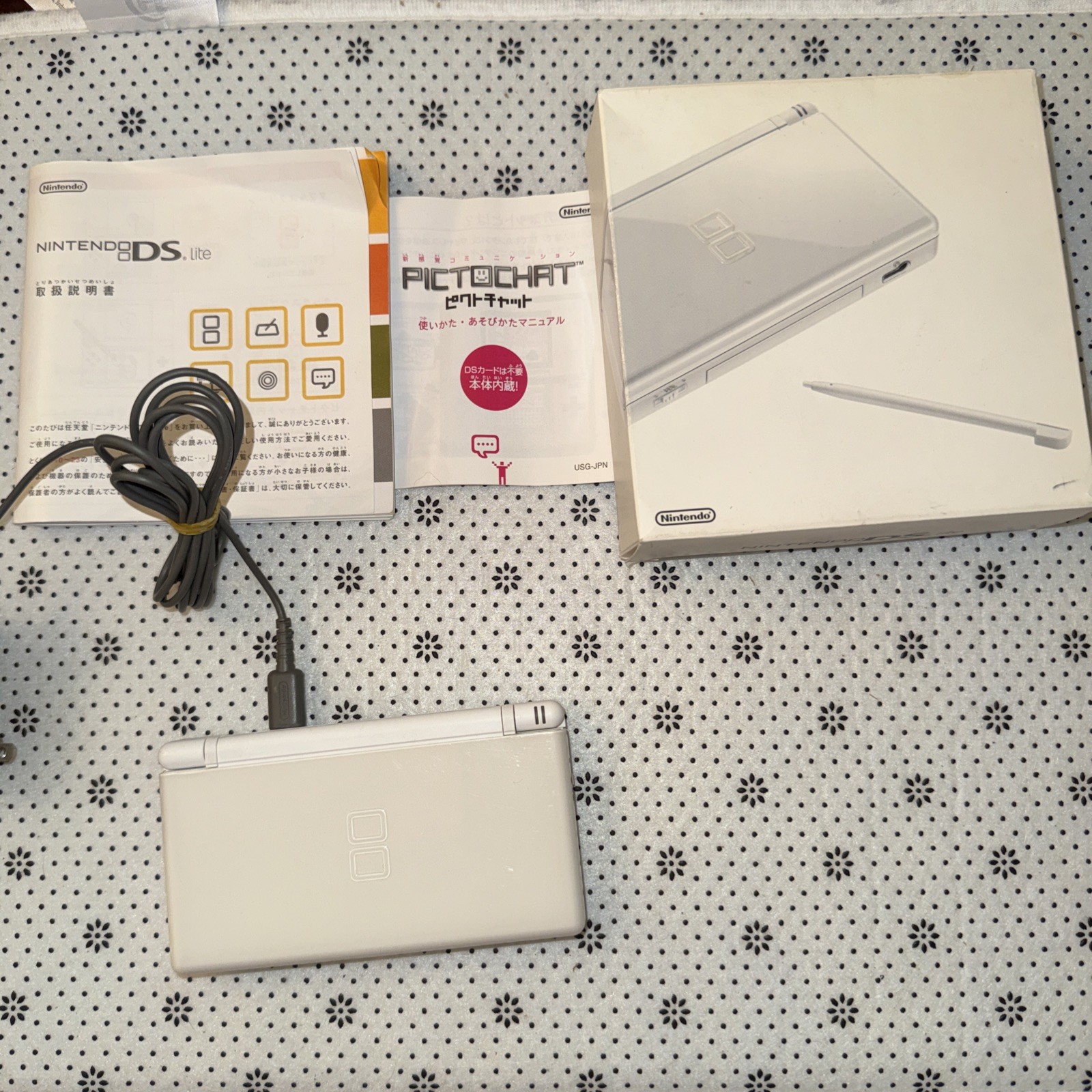 Nintendo DS Lite Handheld Console – Polar White