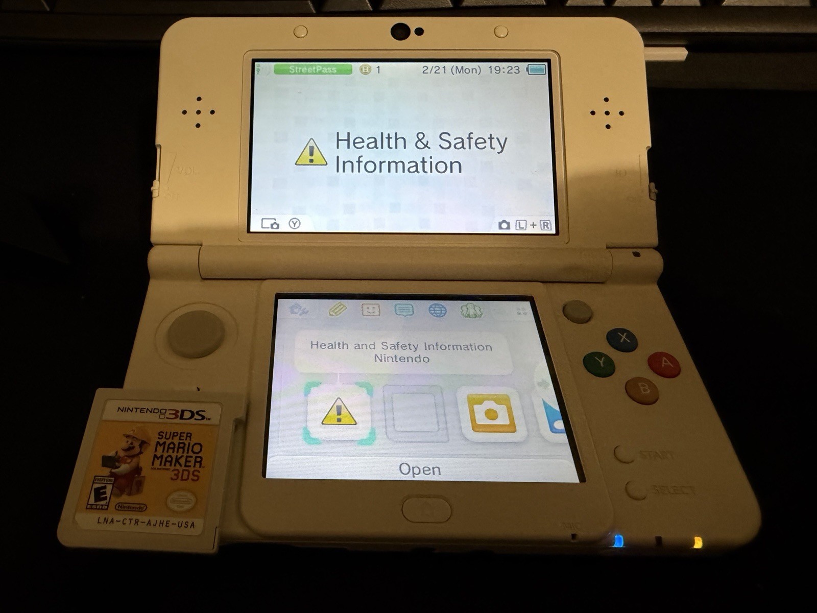 New Nintendo 3DS Original Super Mario Edition Black Friday Edition – White USED