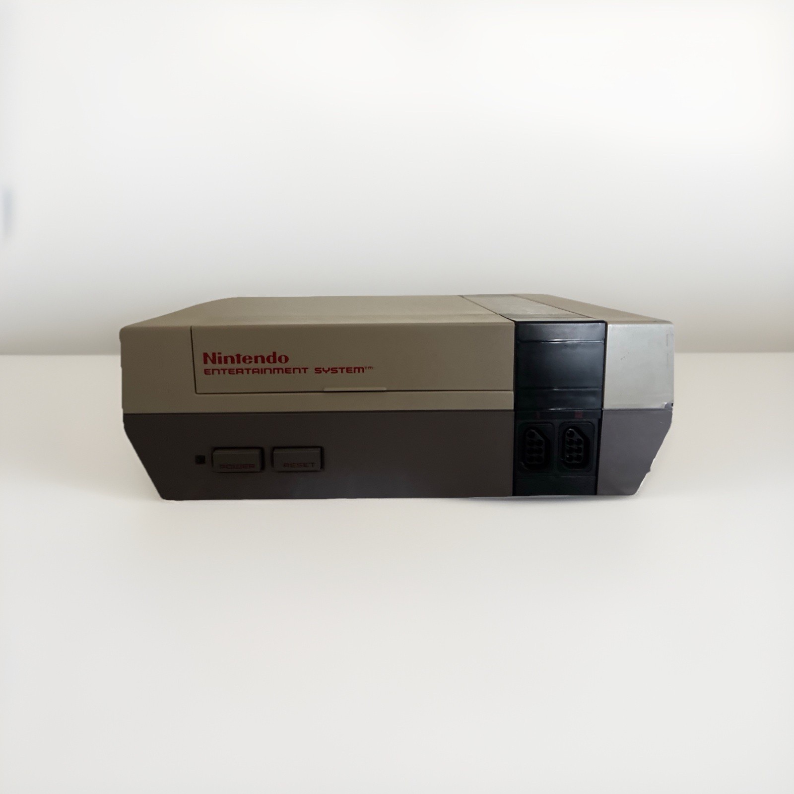 Nintendo Entertainment System NES Console – Gray (NES-001)