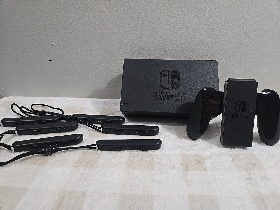 Nintendo Switch HDMI Wi-Fi NTSC-U/C Dock Grip Straps Black