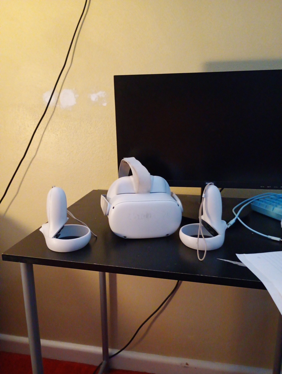 Meta Quest 2 Virtual Reality Headset 128GB with Touch Controllers White Used